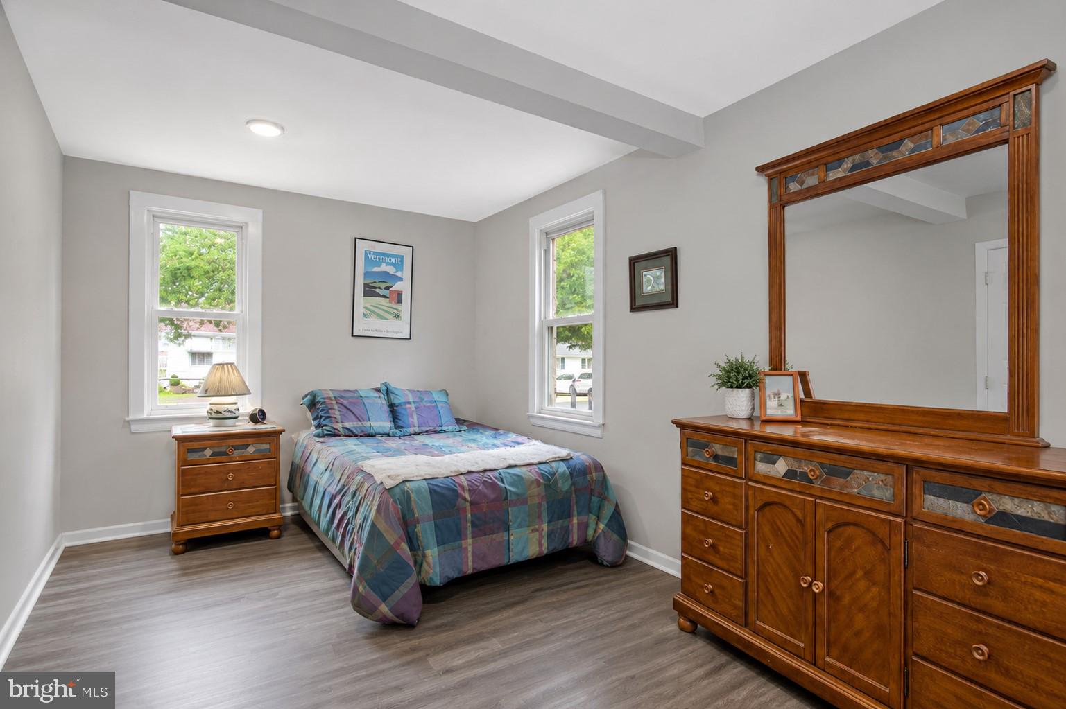 WOODLAND BEACH - Residential