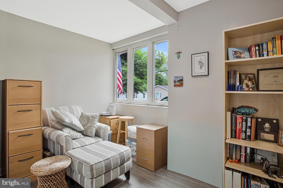 WOODLAND BEACH - Residential