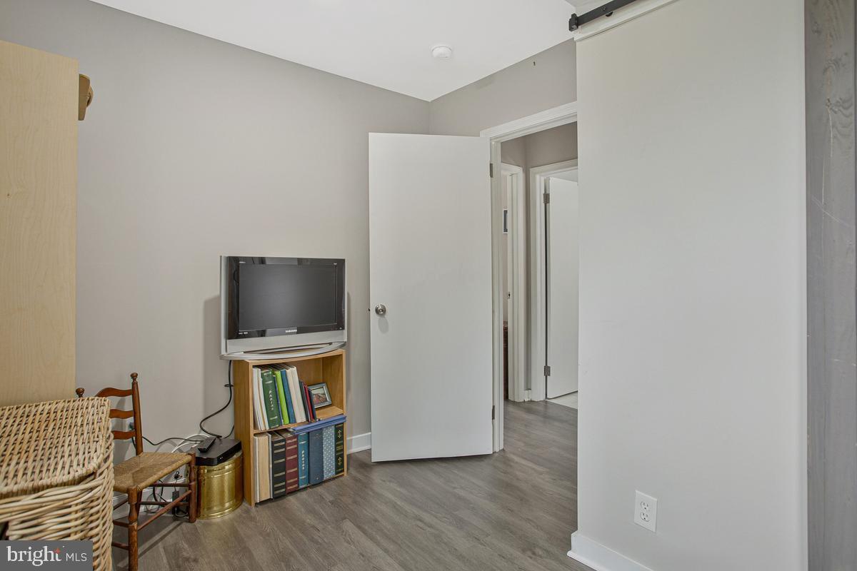 WOODLAND BEACH - Residential