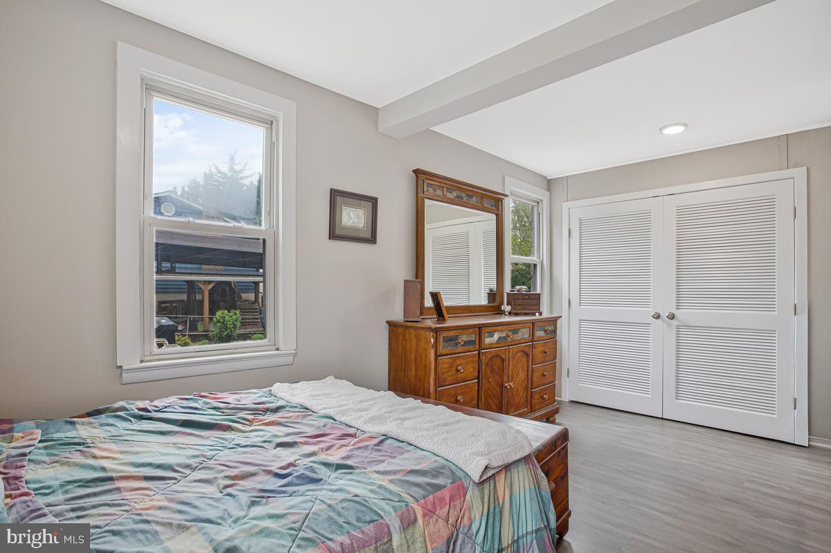 WOODLAND BEACH - Residential