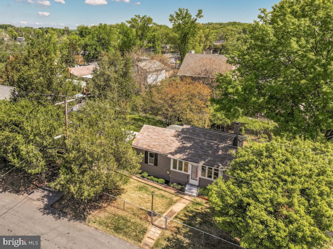 WOODLAND BEACH - Residential