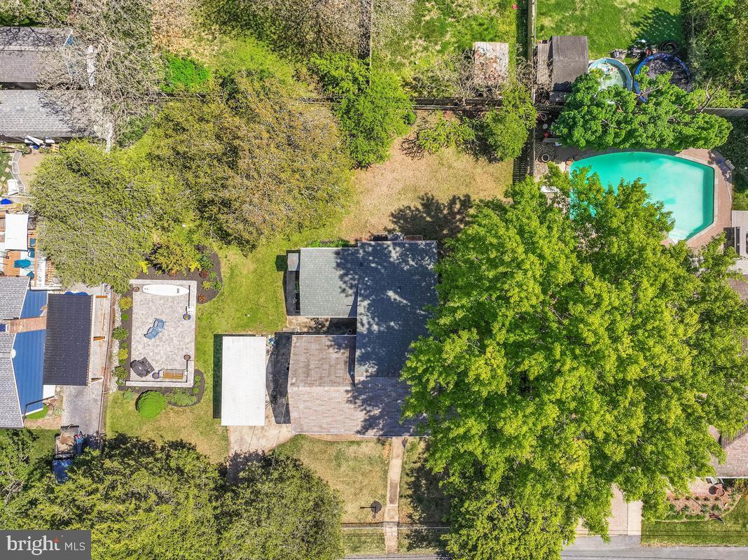WOODLAND BEACH - Residential