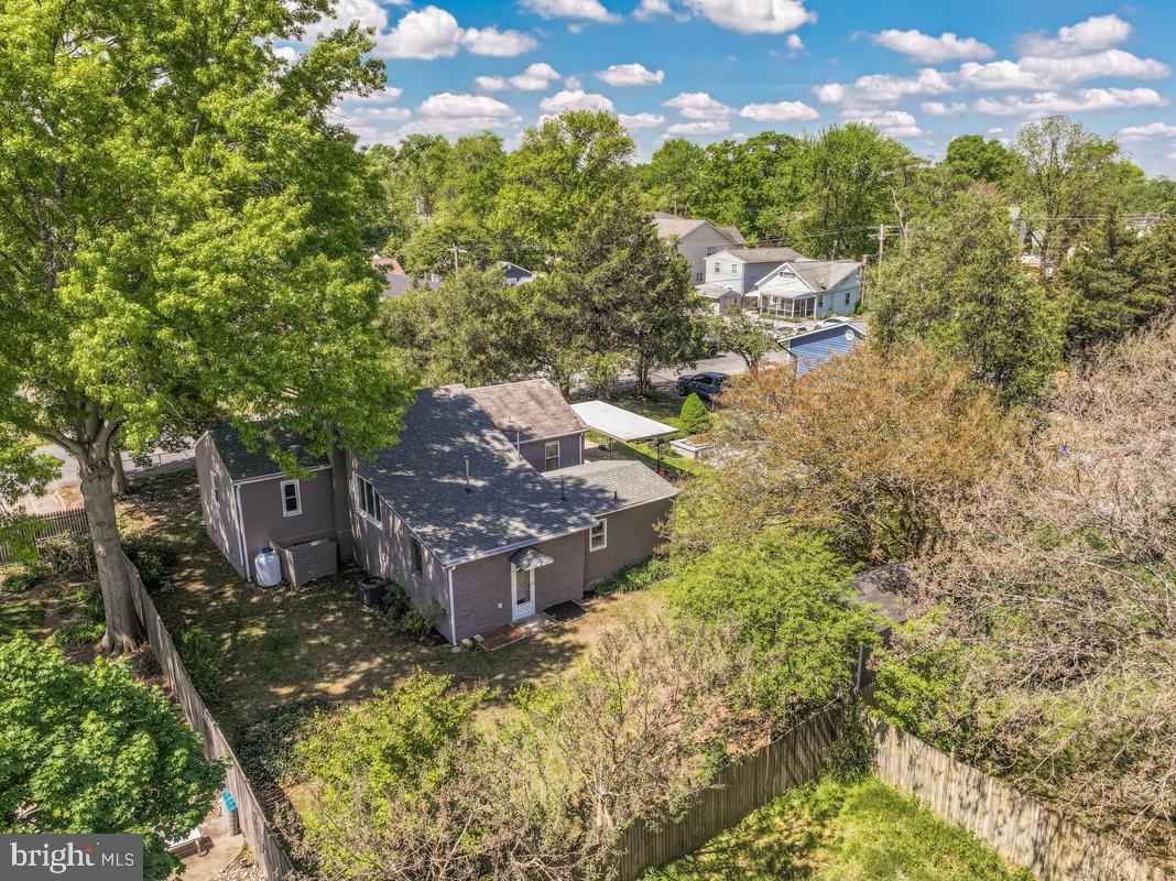 WOODLAND BEACH - Residential
