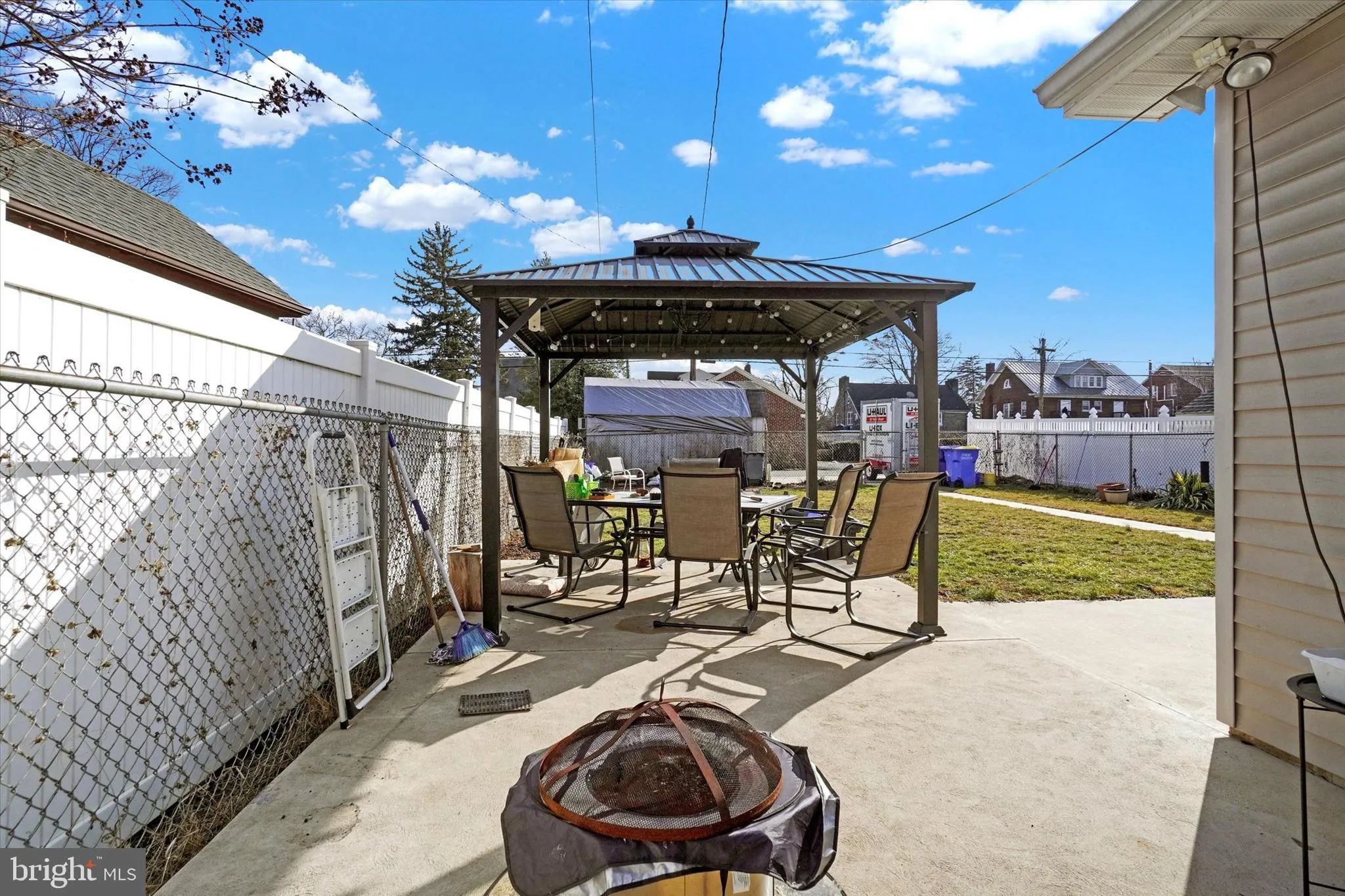 York, Pennsylvania 17403, United States, 2 Bedrooms Bedrooms, ,2 BathroomsBathrooms,Residential,Pending,6335