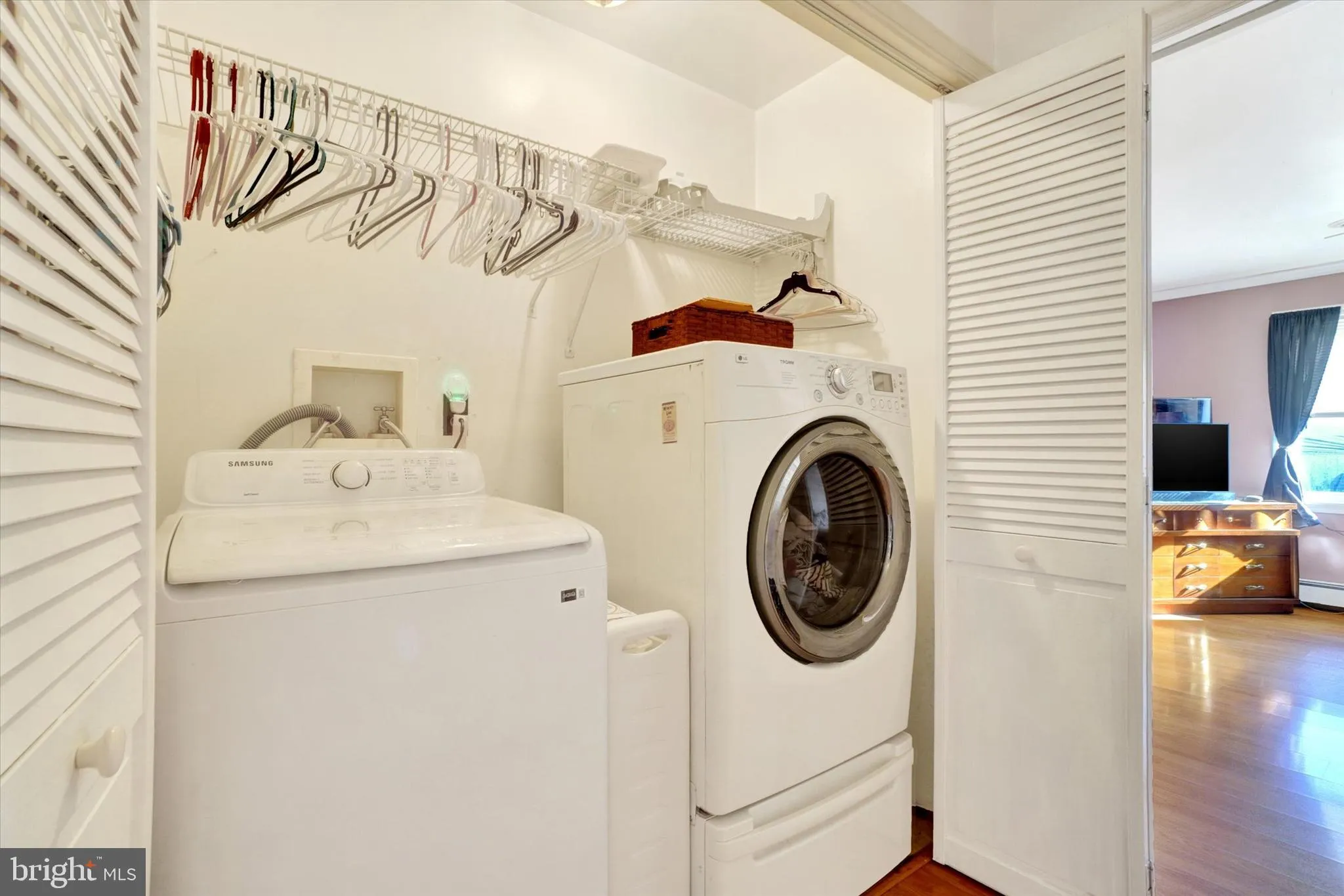 York, Pennsylvania 17403, United States, 2 Bedrooms Bedrooms, ,2 BathroomsBathrooms,Residential,Pending,6335