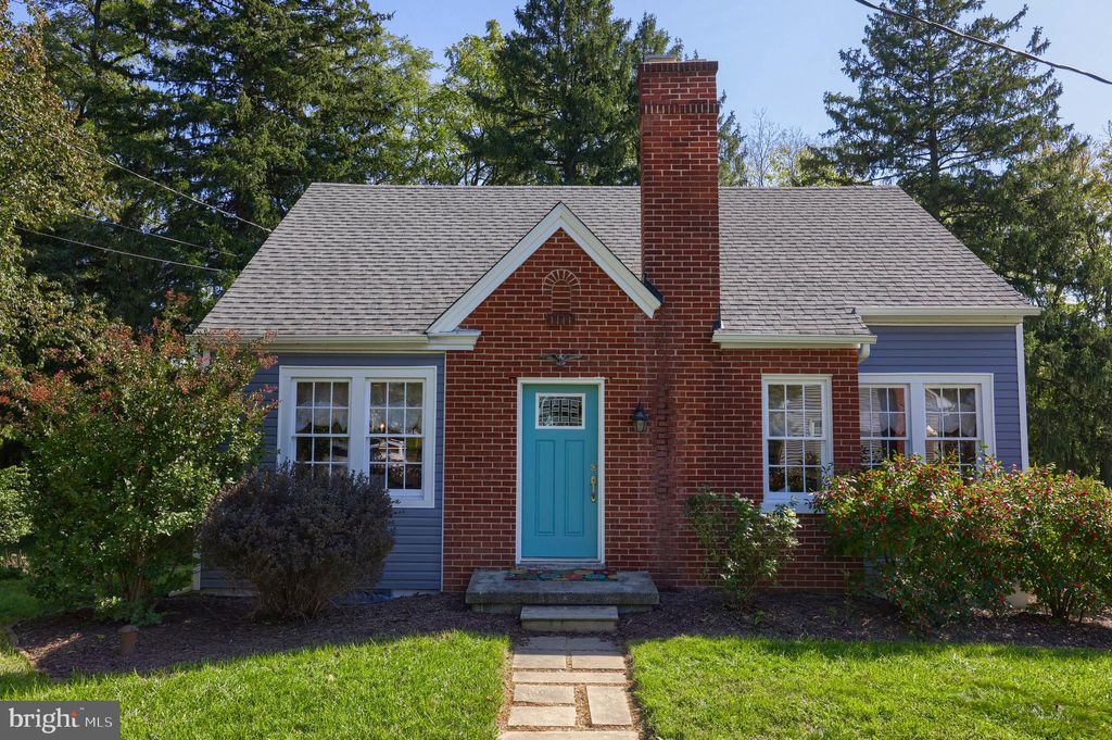 Photo of 500 Rosedale Avenue, Lancaster, PA 17603 (MLS # PALA2058672)