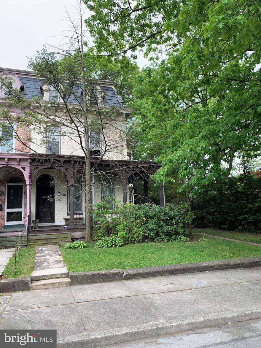Rare 5 unit located on one of Columbia's finest streets.  All units pay unit heat and unit electric.  Nice unit layouts.  Virtually no vacancies.  Newer roofs and fire escape.  In addition, there is a detached garage for additional income.  Rents are below market and should be increased.  Projected annual income, $60,300.