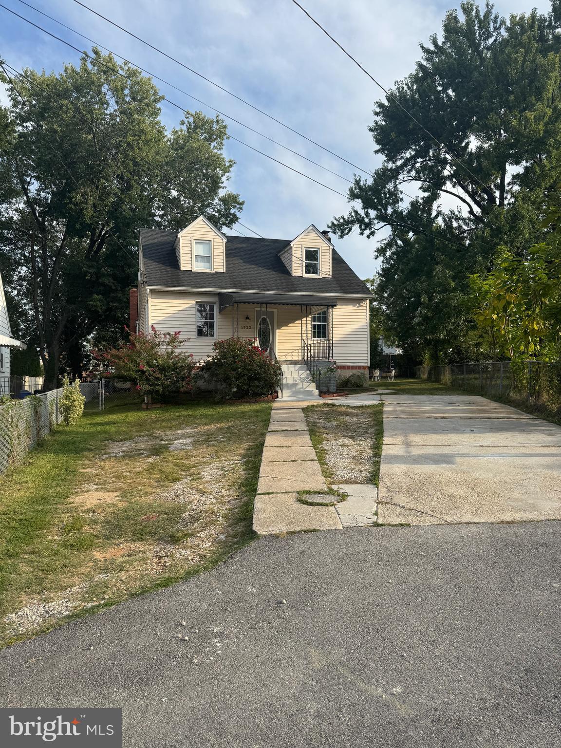 Welcome to 1722 Hall Ave., your future home! With 3 bedrooms and 3 and a half bathrooms this is a deal of a home with lots to offer. Don't miss your chance to see it, schedule a showing today. Property will go fast. Selling "AS IS" and with a POA. Aluminum shed in the back and all a/c window units do not convey.
