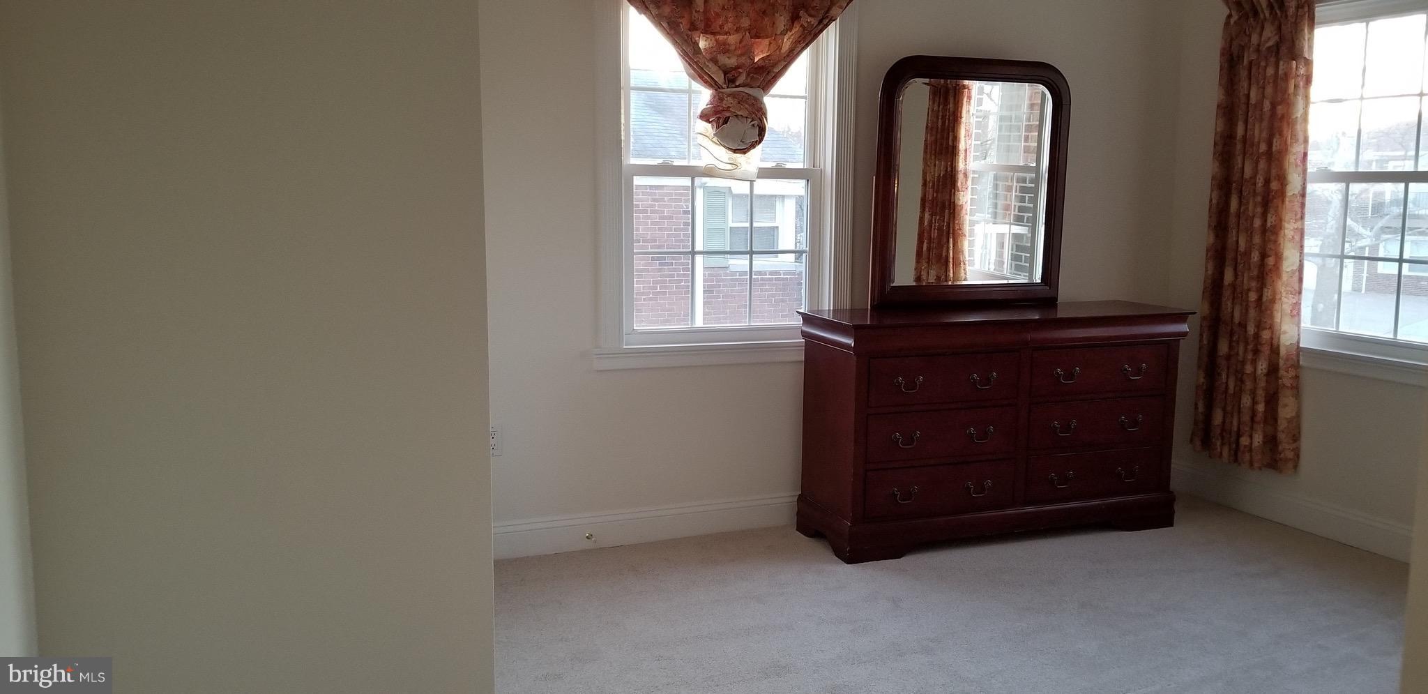 LYNBROOK - Residential Lease