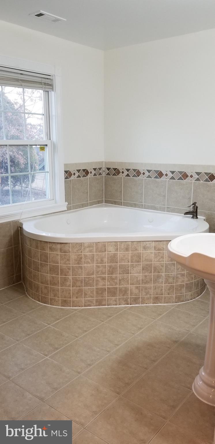 LYNBROOK - Residential Lease