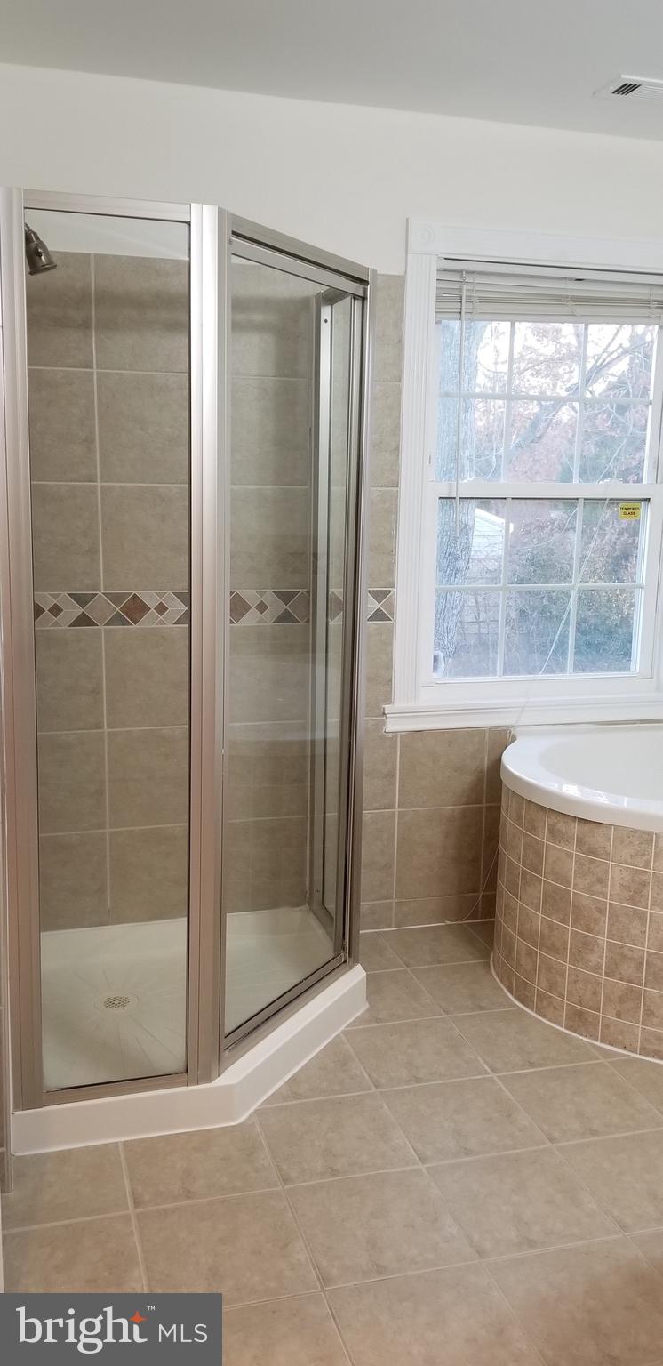 LYNBROOK - Residential Lease