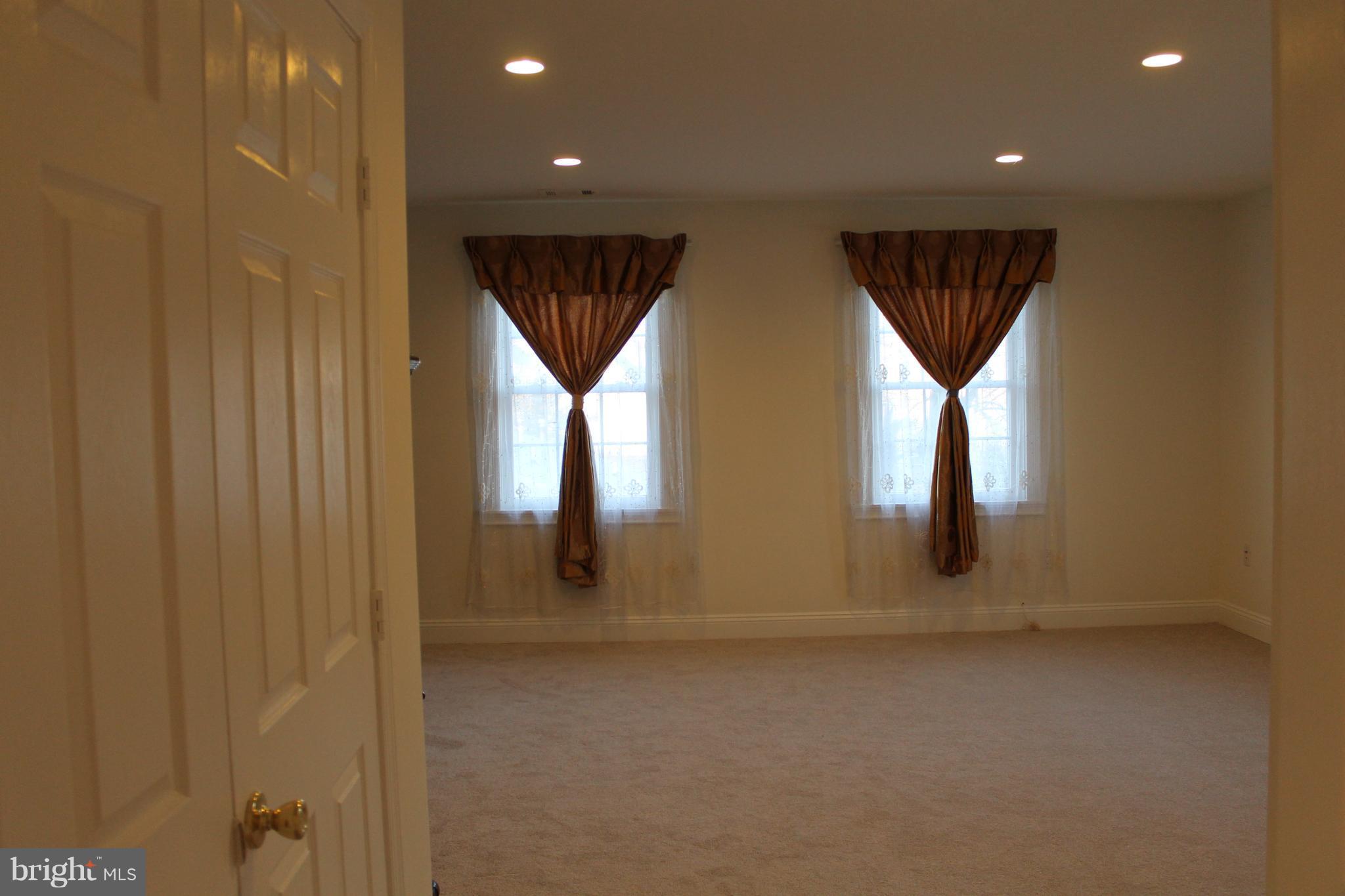 LYNBROOK - Residential Lease