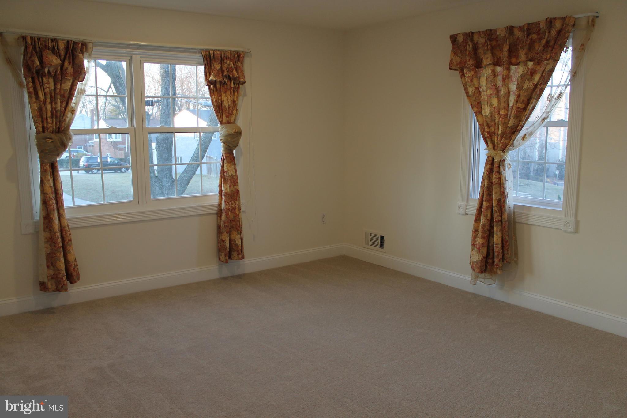 LYNBROOK - Residential Lease