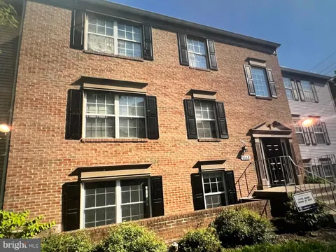 1113 Huntmaster Terrace NE Unit 101, Leesburg, VA MLS: VALO2095552