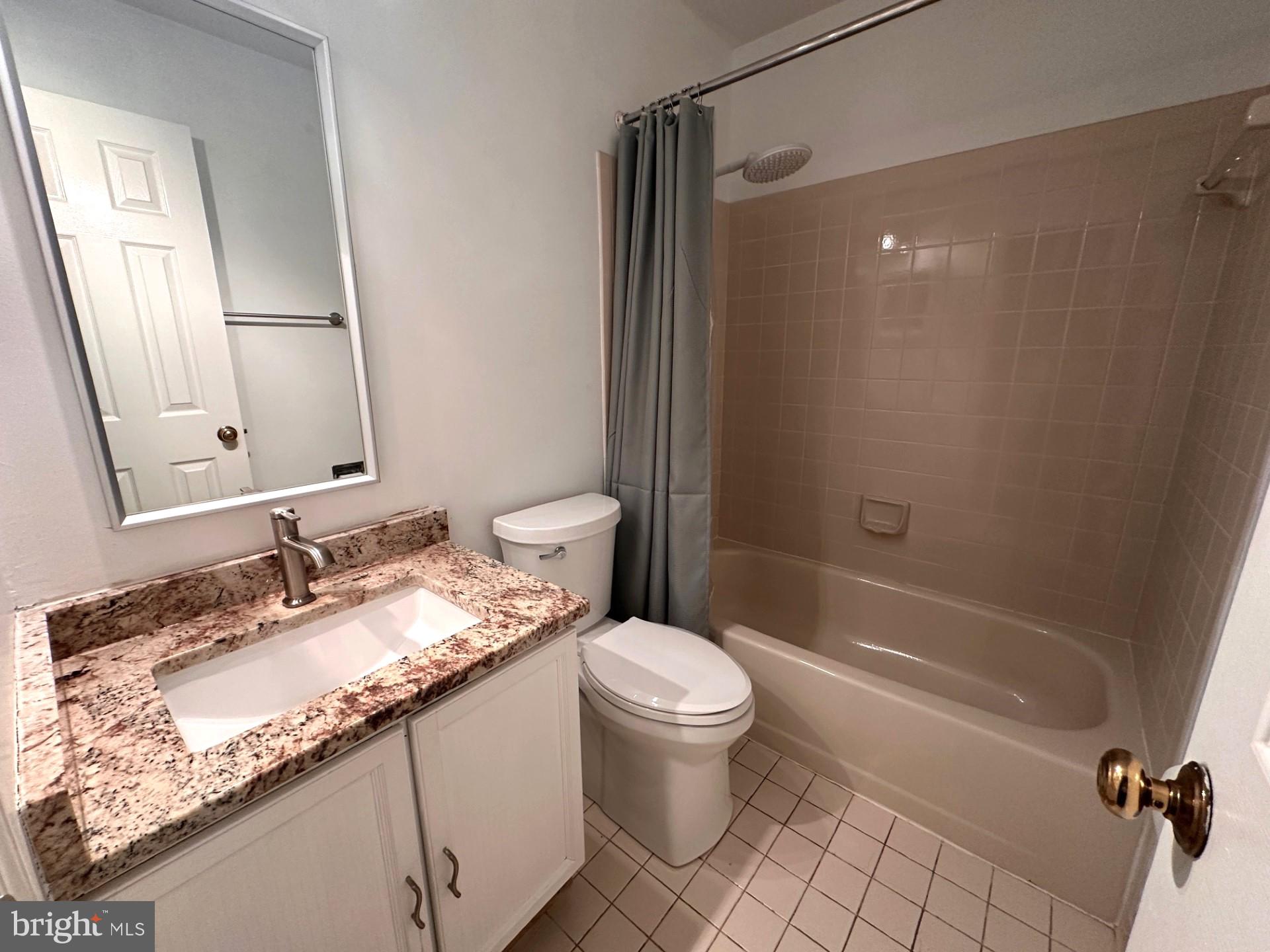 OLDE OAK RIDGE - Residential Lease