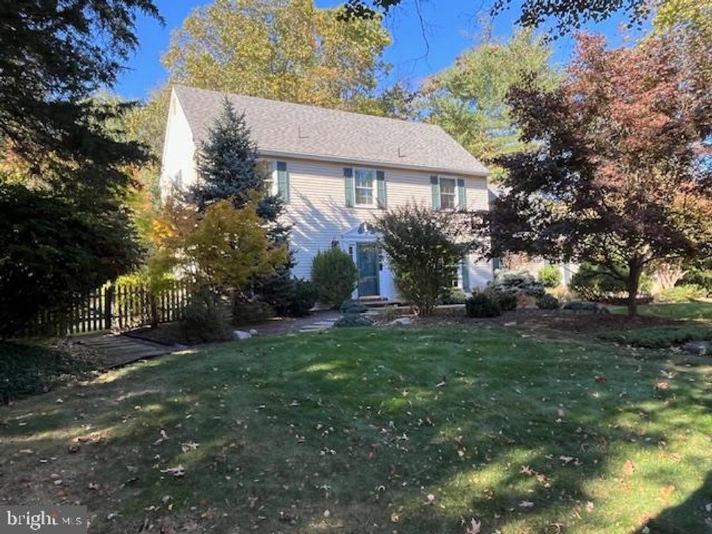 Photo of 4 Locke Court, EWING, NJ 08628 (MLS # NJME2068994)