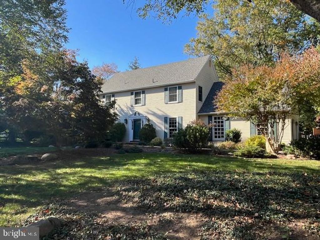 Photo of 4 Locke Court, EWING, NJ 08628 (MLS # NJME2068994)