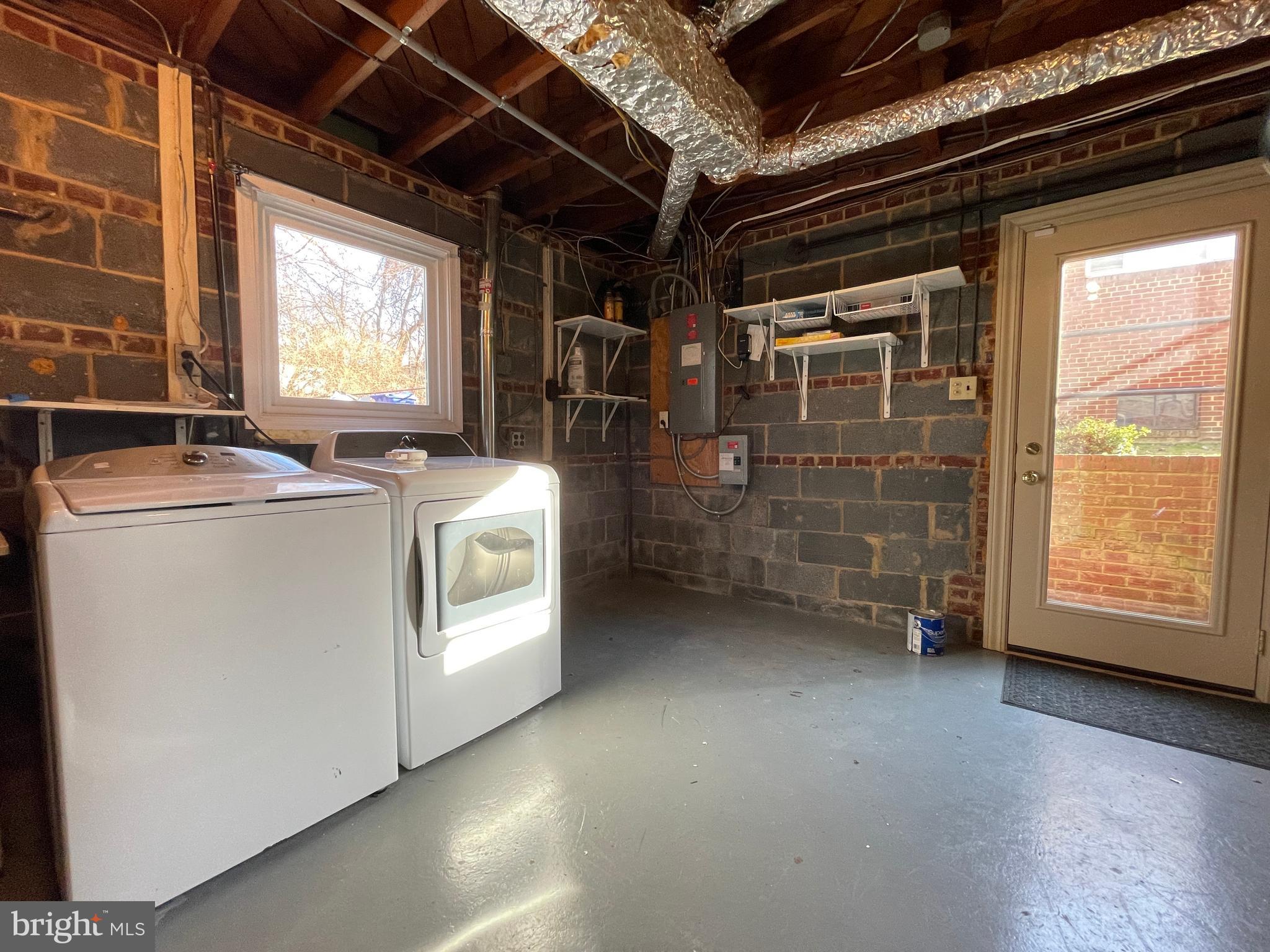 STONEYBROOK ESTATES - Residential Lease