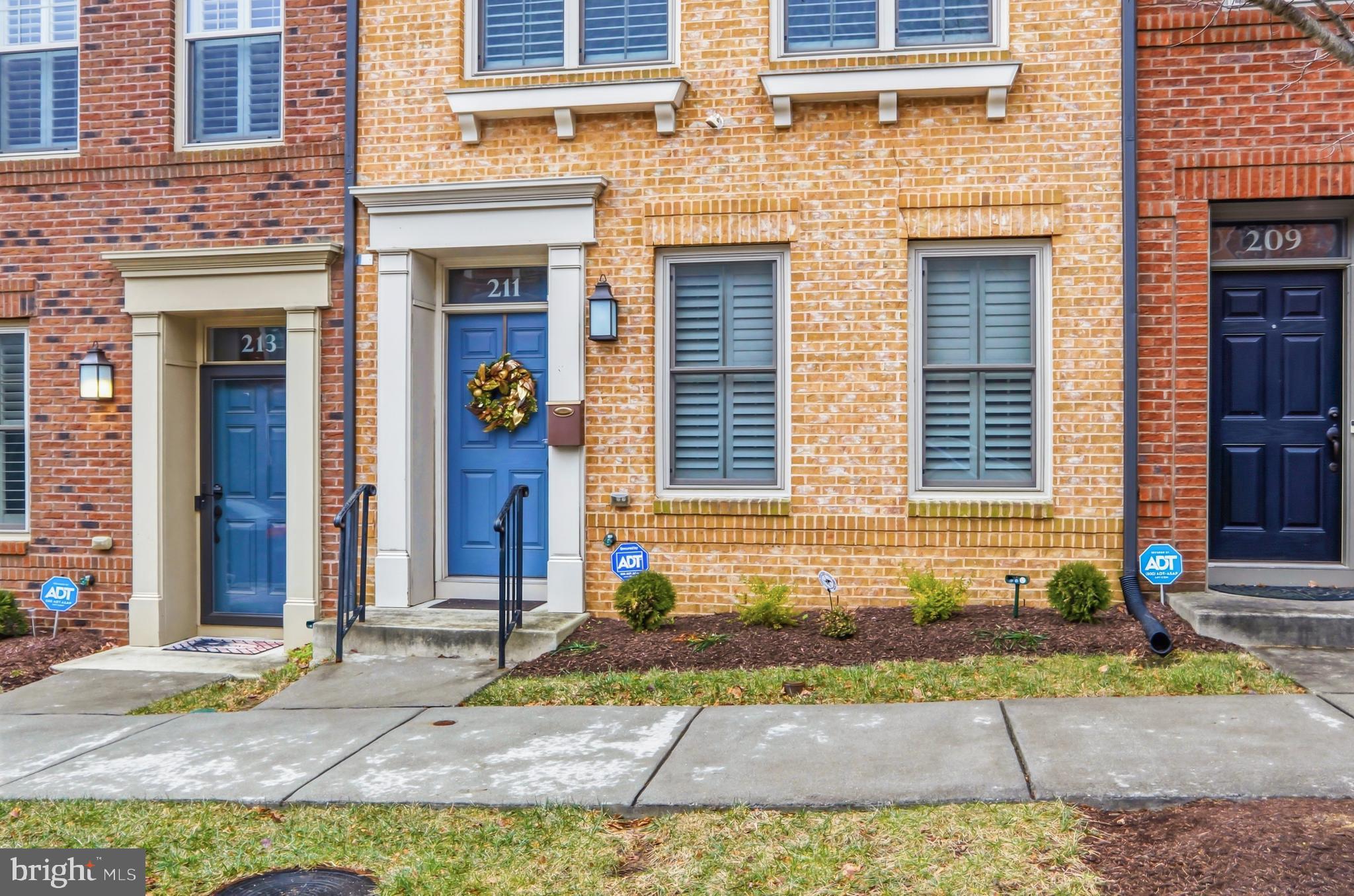 211 BEACON PLACE NE