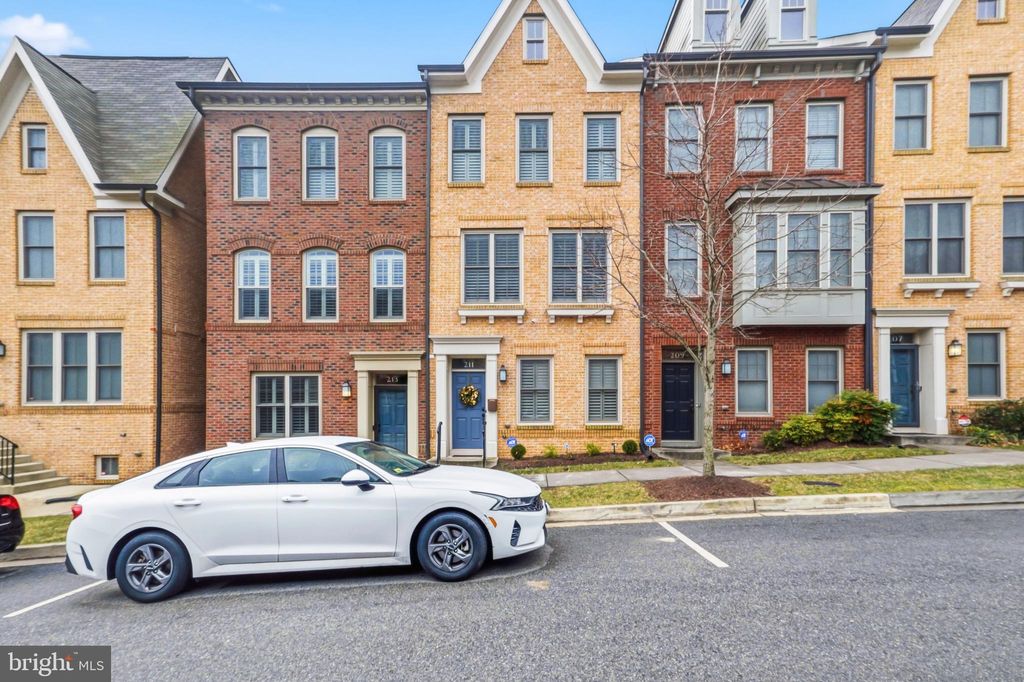 Photo of 211 Beacon Place NE, WASHINGTON, DC 20011 (MLS # DCDC2258490)