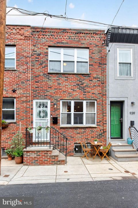 Townhouse For Sale - 941 Sigel Street<br/> PHILADELPHIA, PA 19148