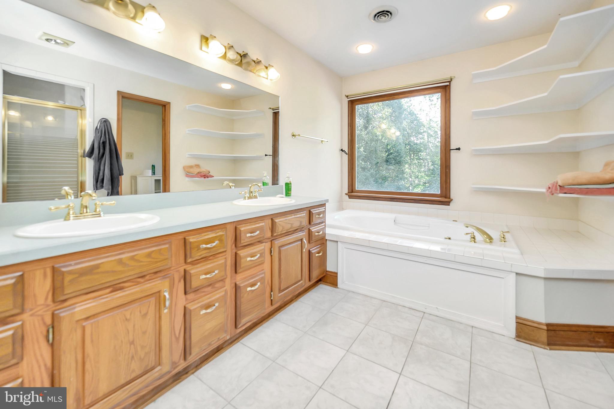 BLOOMSBURY - Residential