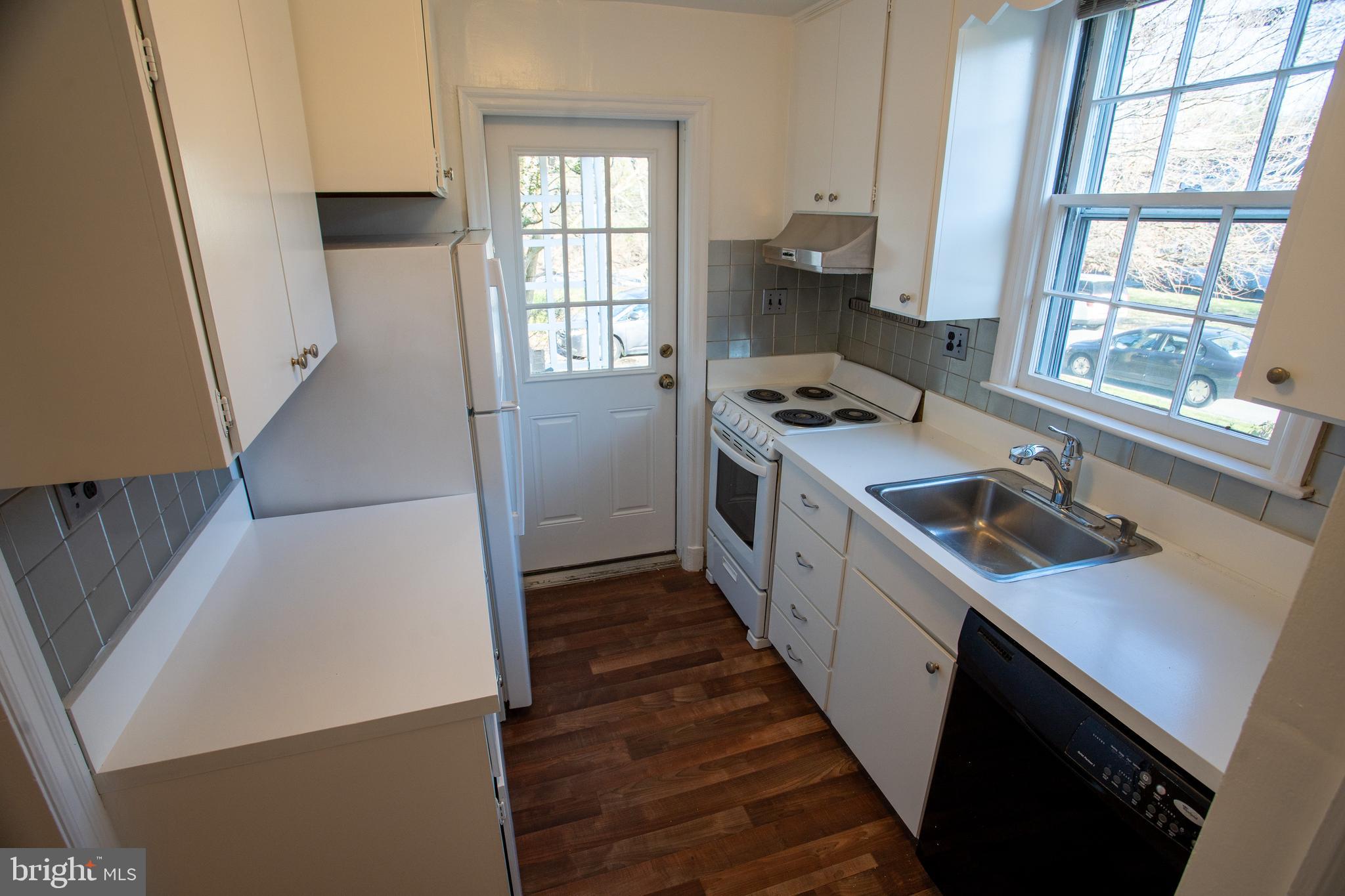 WOODACRES - Residential Lease