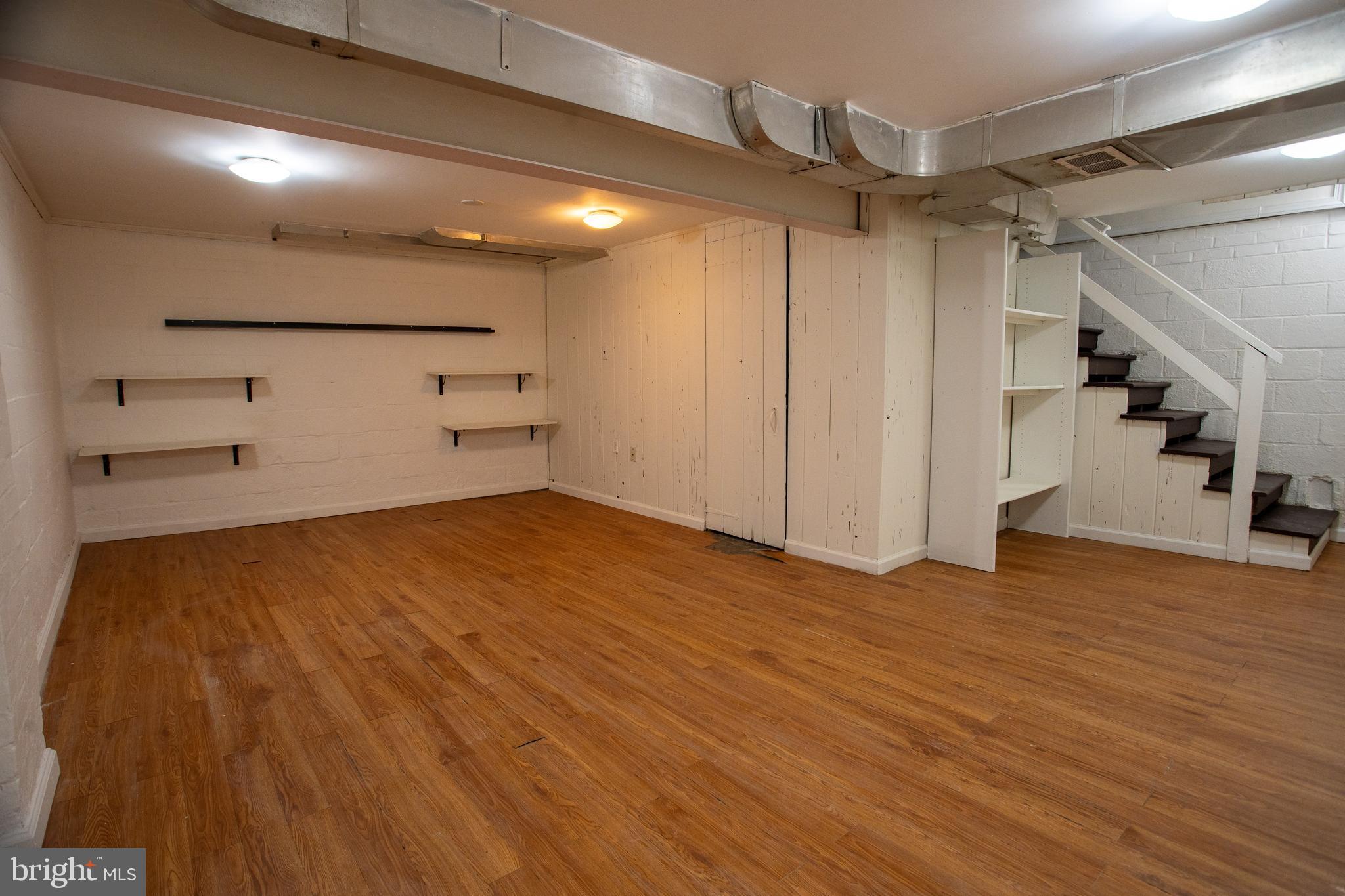 WOODACRES - Residential Lease