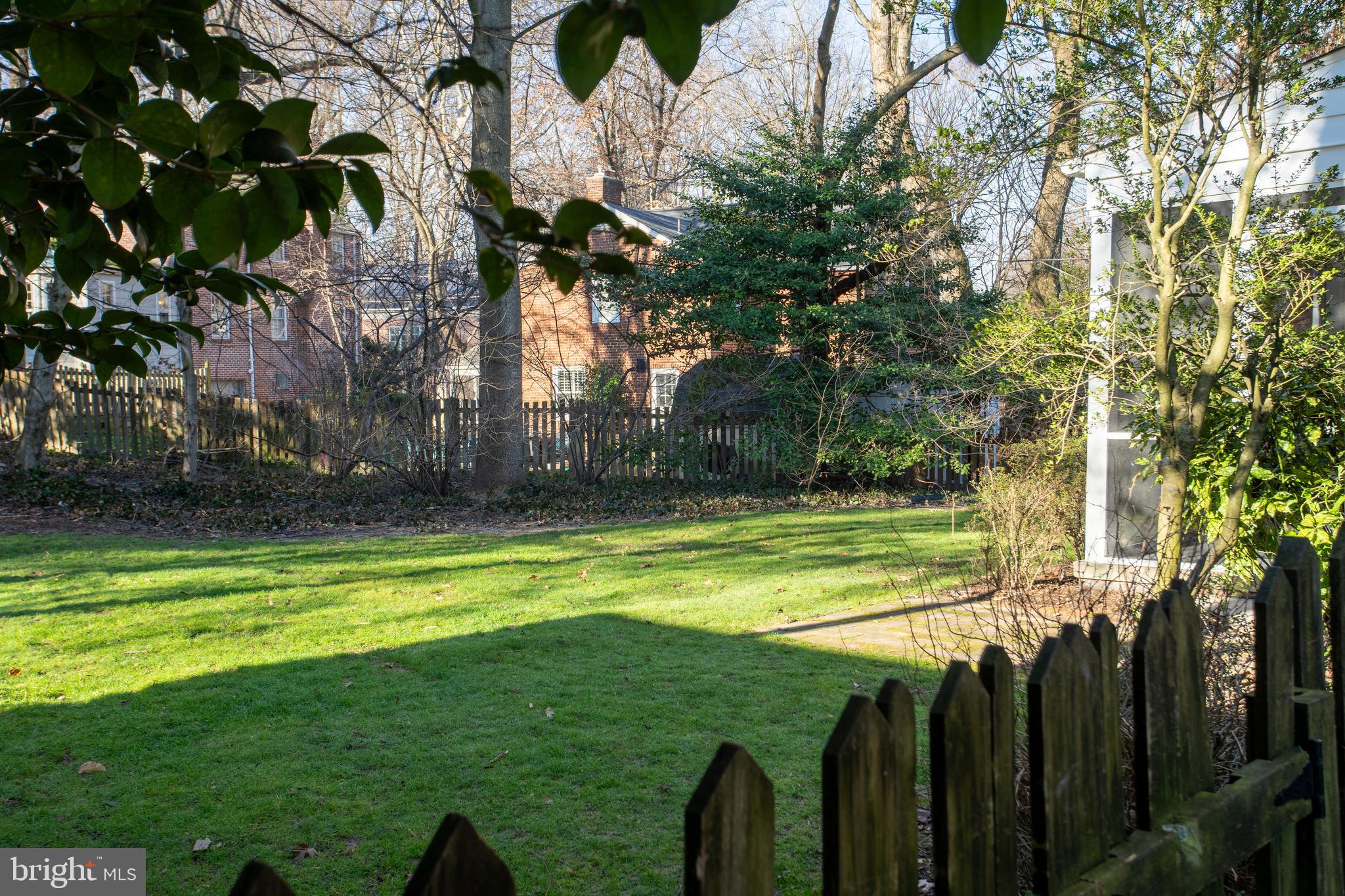 WOODACRES - Residential Lease