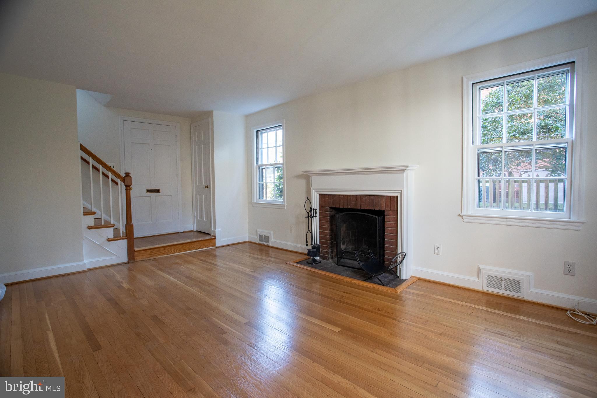 WOODACRES - Residential Lease