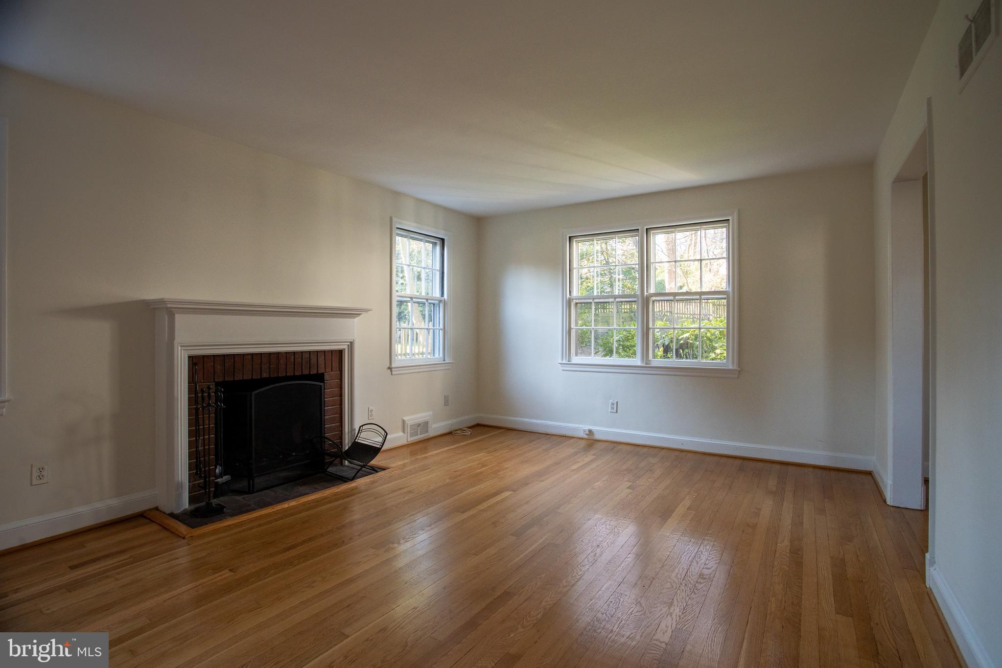 WOODACRES - Residential Lease