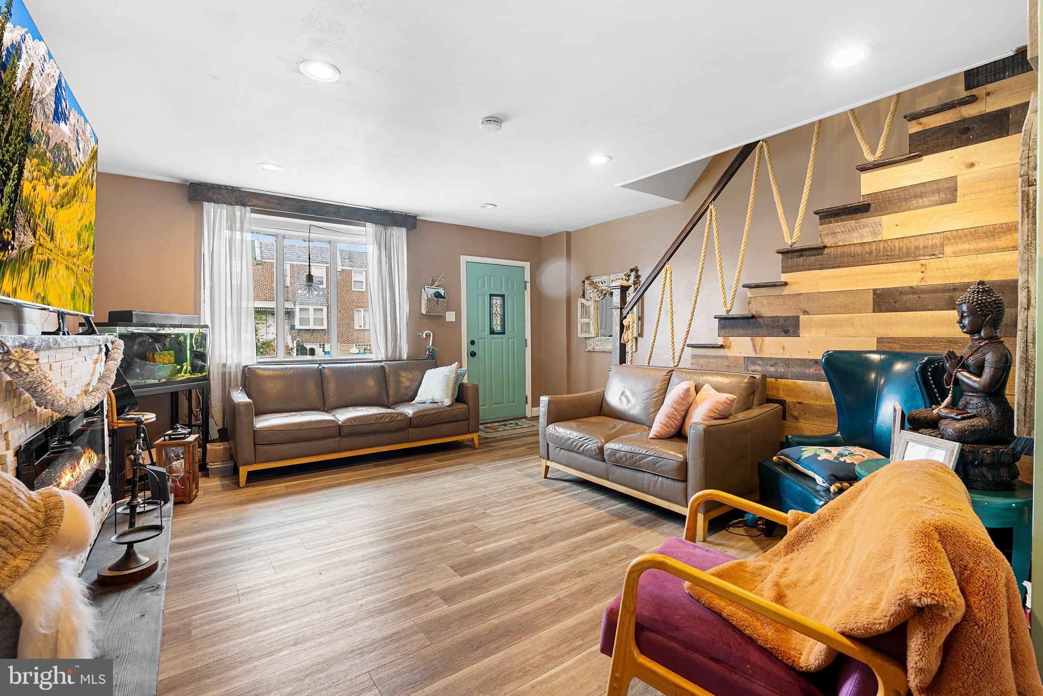 6607 GILLESPIE STREET