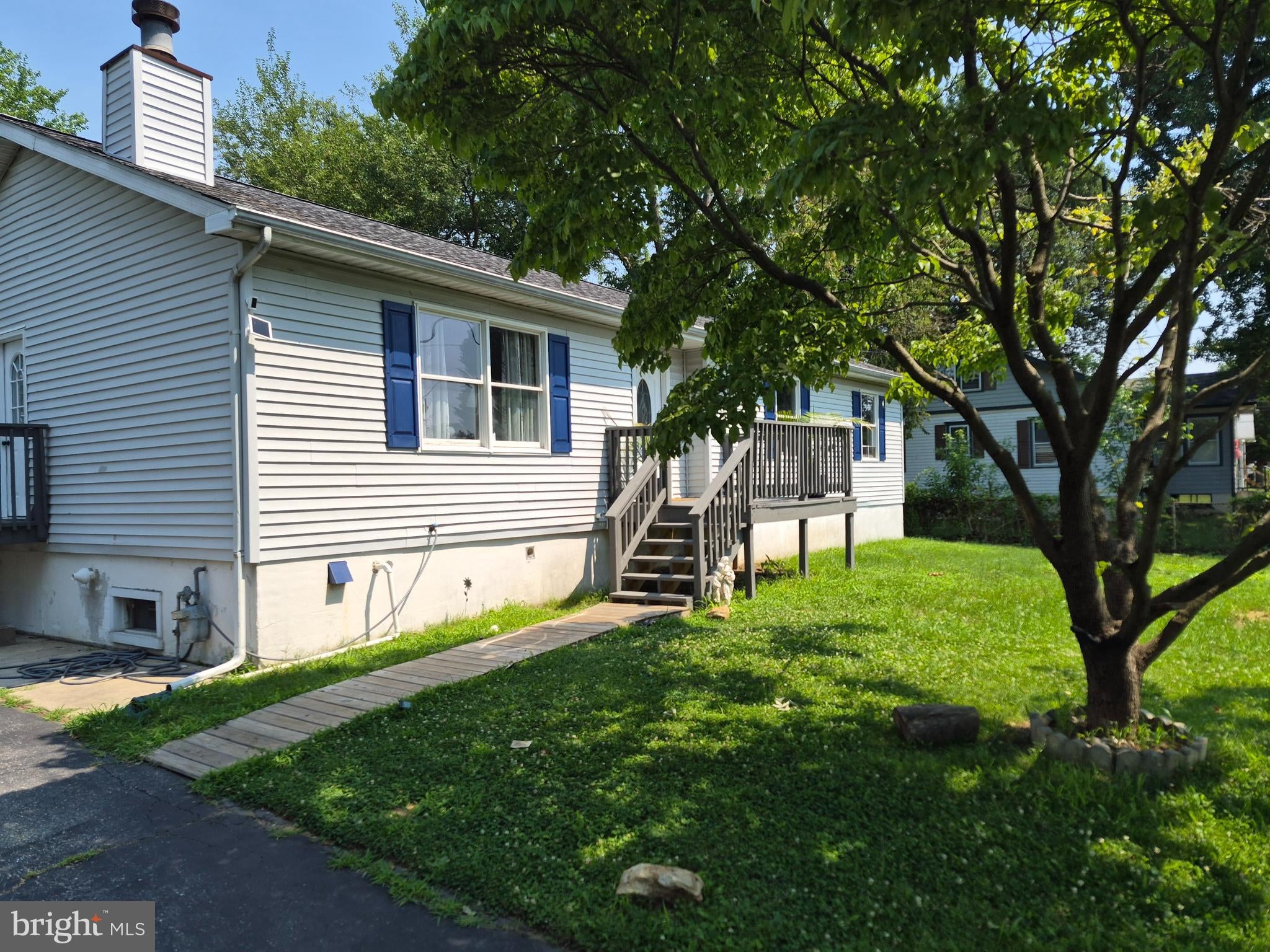 7 ROOSEVELT AVENUE