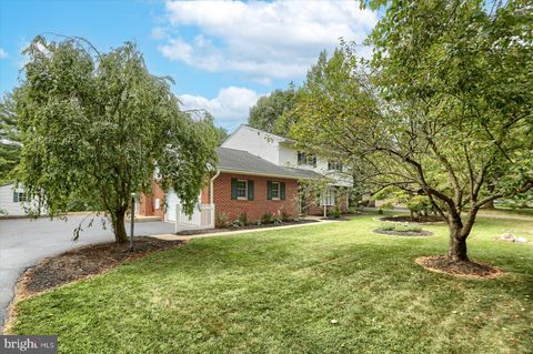 Photo of 430 Wetherburn Drive, Lancaster, PA 17601 (MLS # PALA2045606)