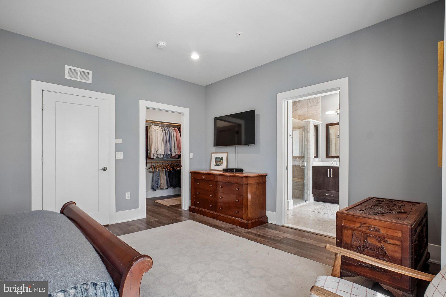 GROSVENOR HEIGHTS - Residential