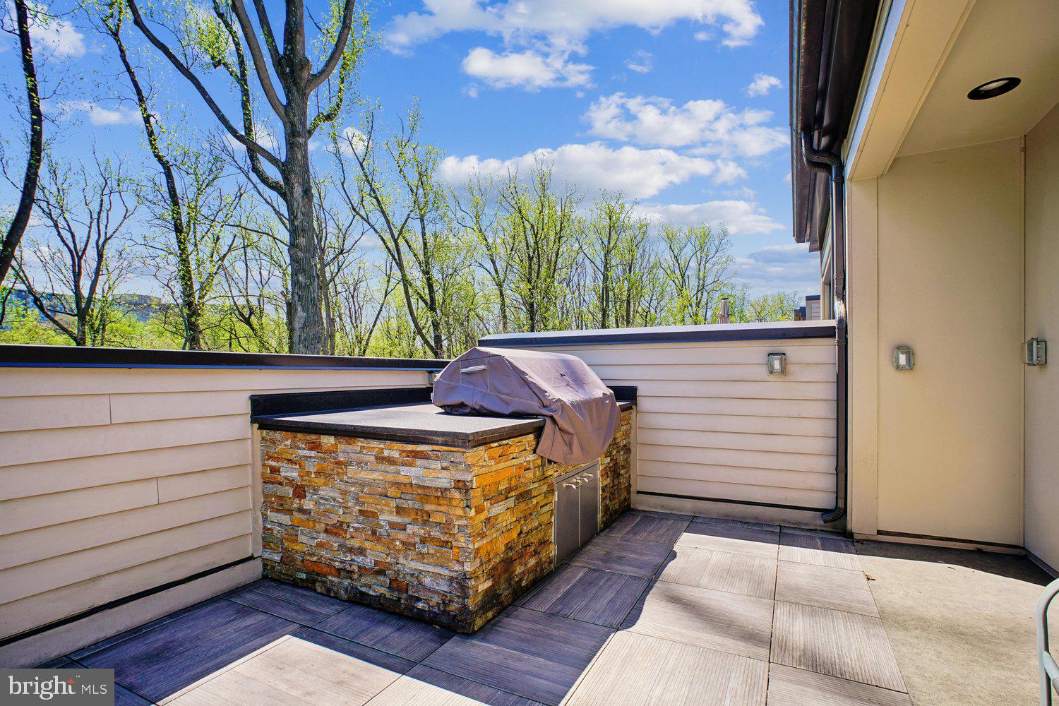 GROSVENOR HEIGHTS - Residential