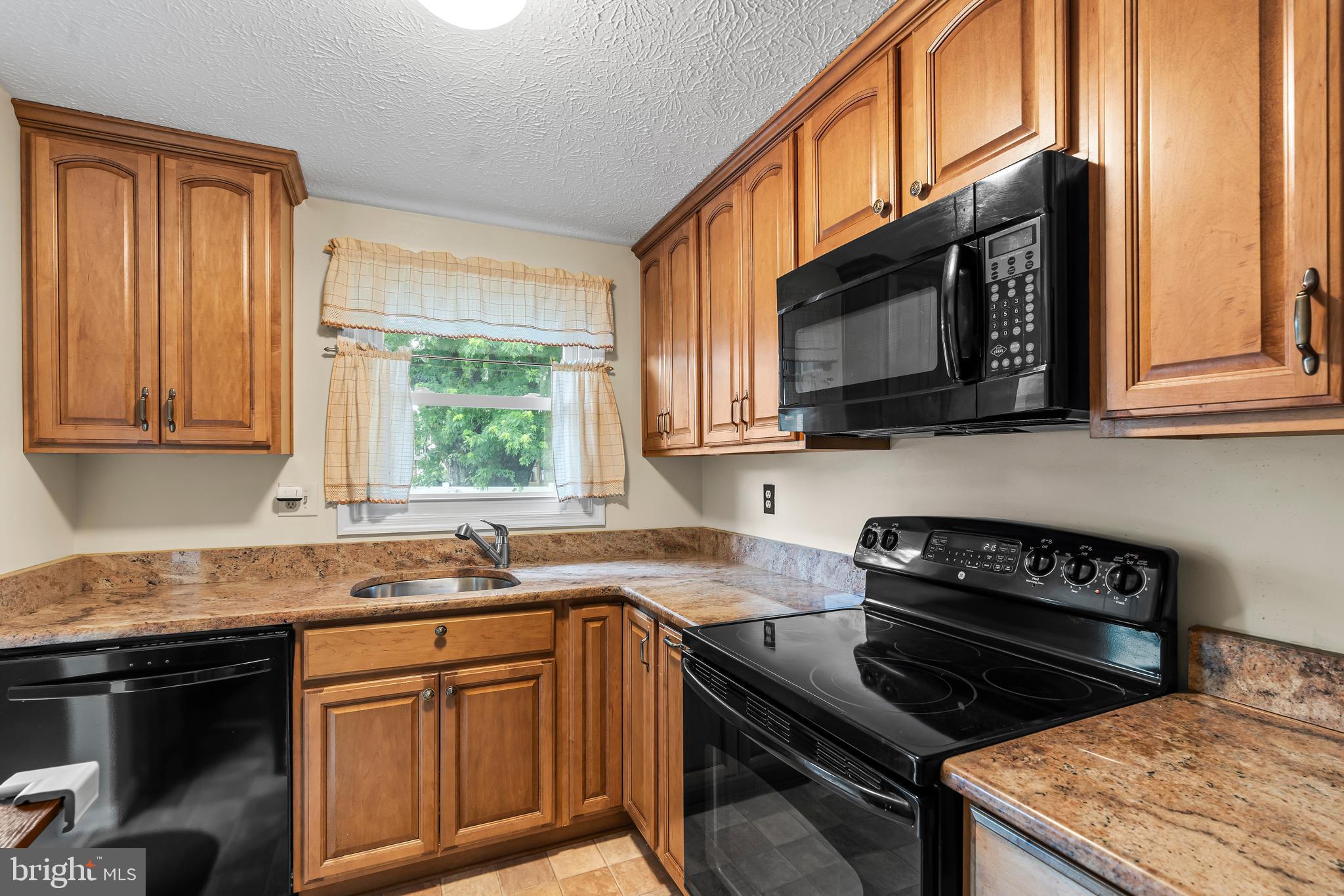 HILLCREST ORCHARDS - Residential