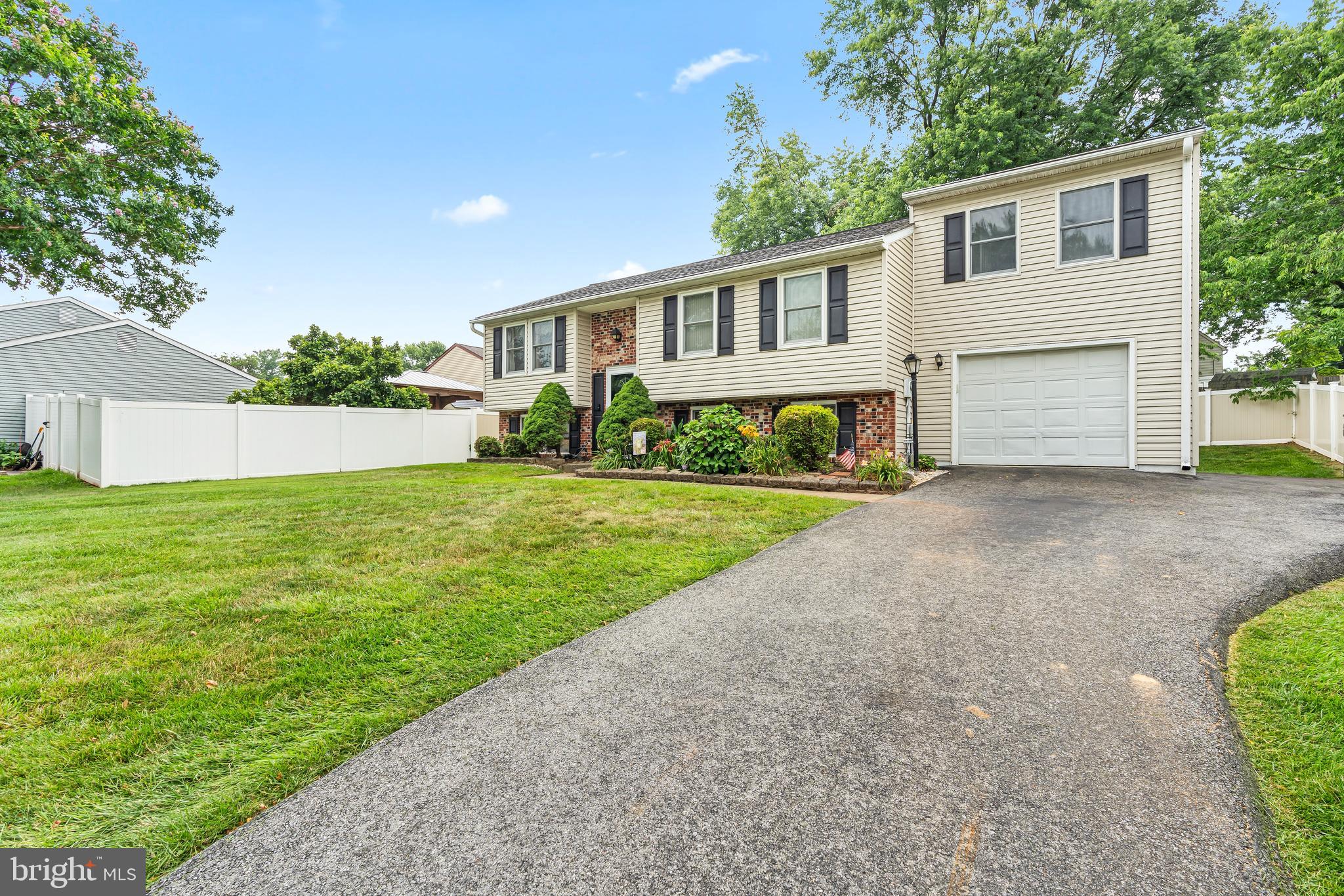 497 SULKY LANE