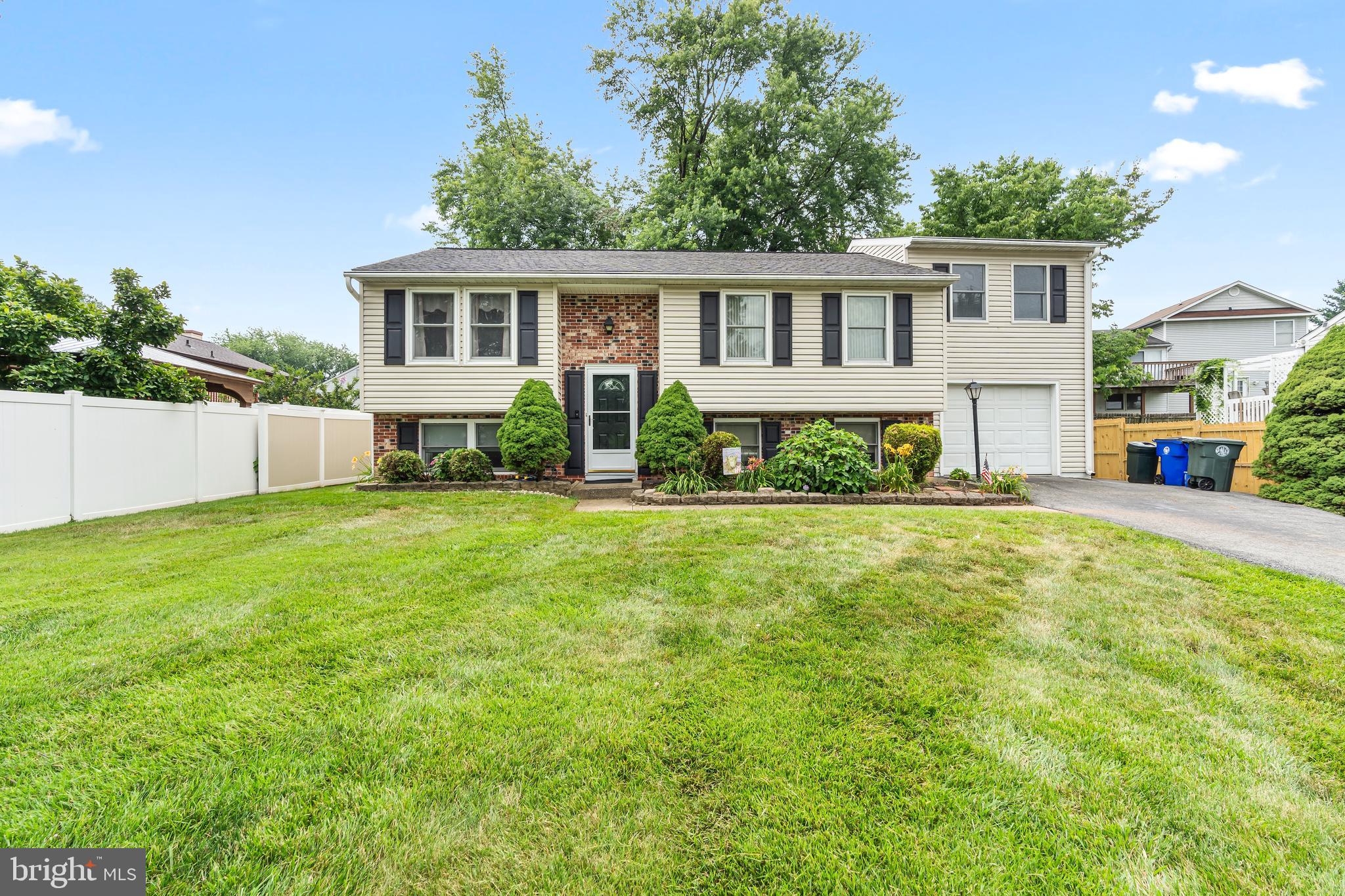 HILLCREST ORCHARDS - Residential