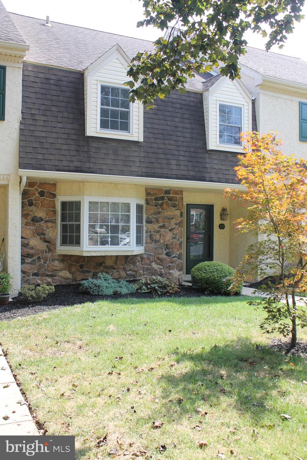 Photo of 128 OAK KNOLL CIR, MILLERSVILLE, PA 17551 (MLS # PALA2040688)