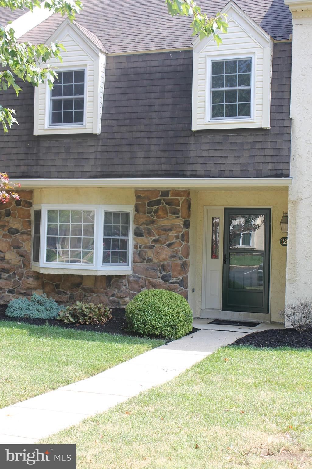 Photo of 128 OAK KNOLL CIR, MILLERSVILLE, PA 17551 (MLS # PALA2040688)