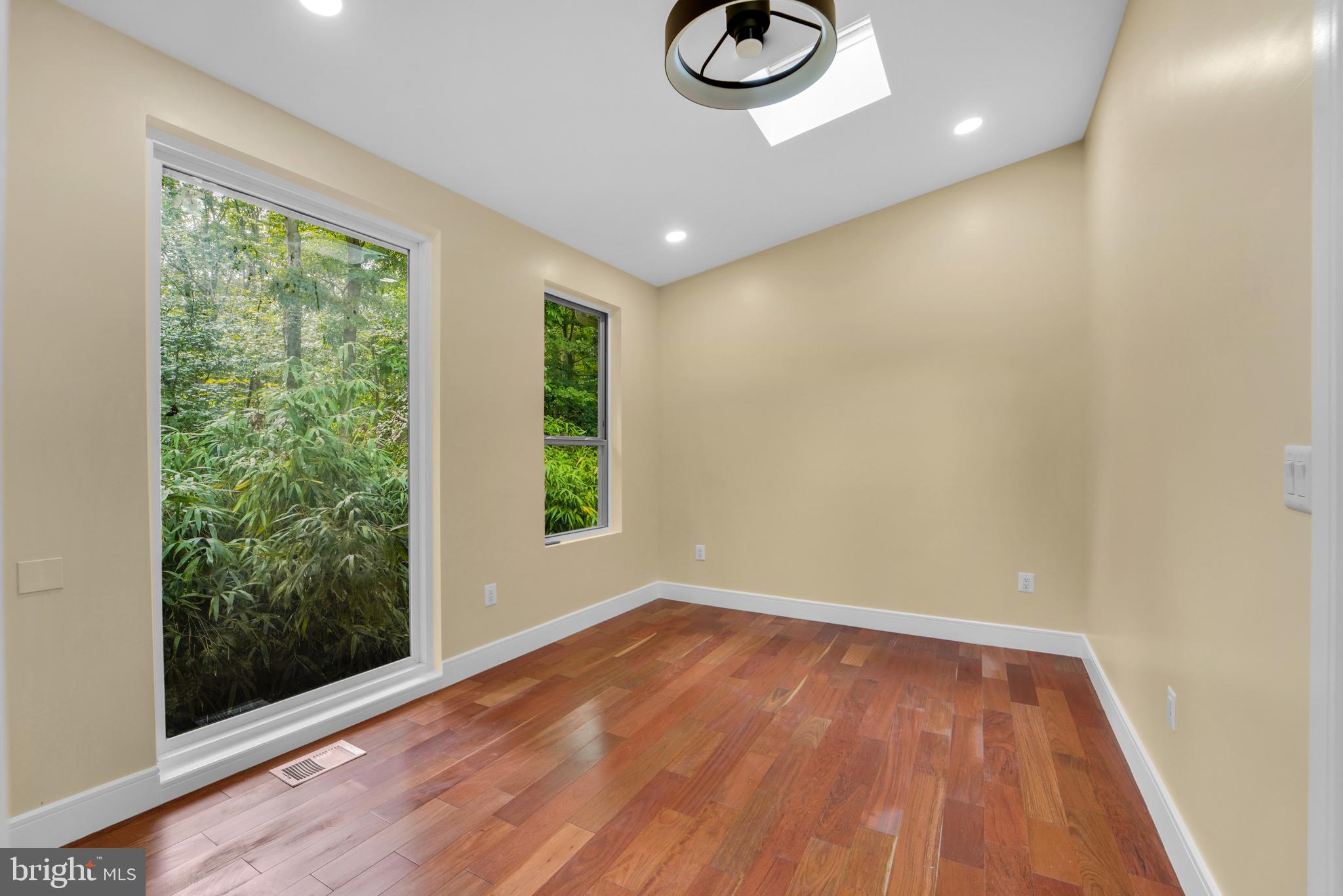 THOMAS - Residential