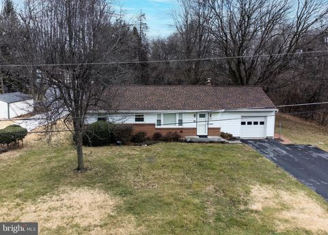 Photo of 99 WOODLAND AVE, ELIZABETHTOWN, PA 17022 (MLS # PALA2029896)
