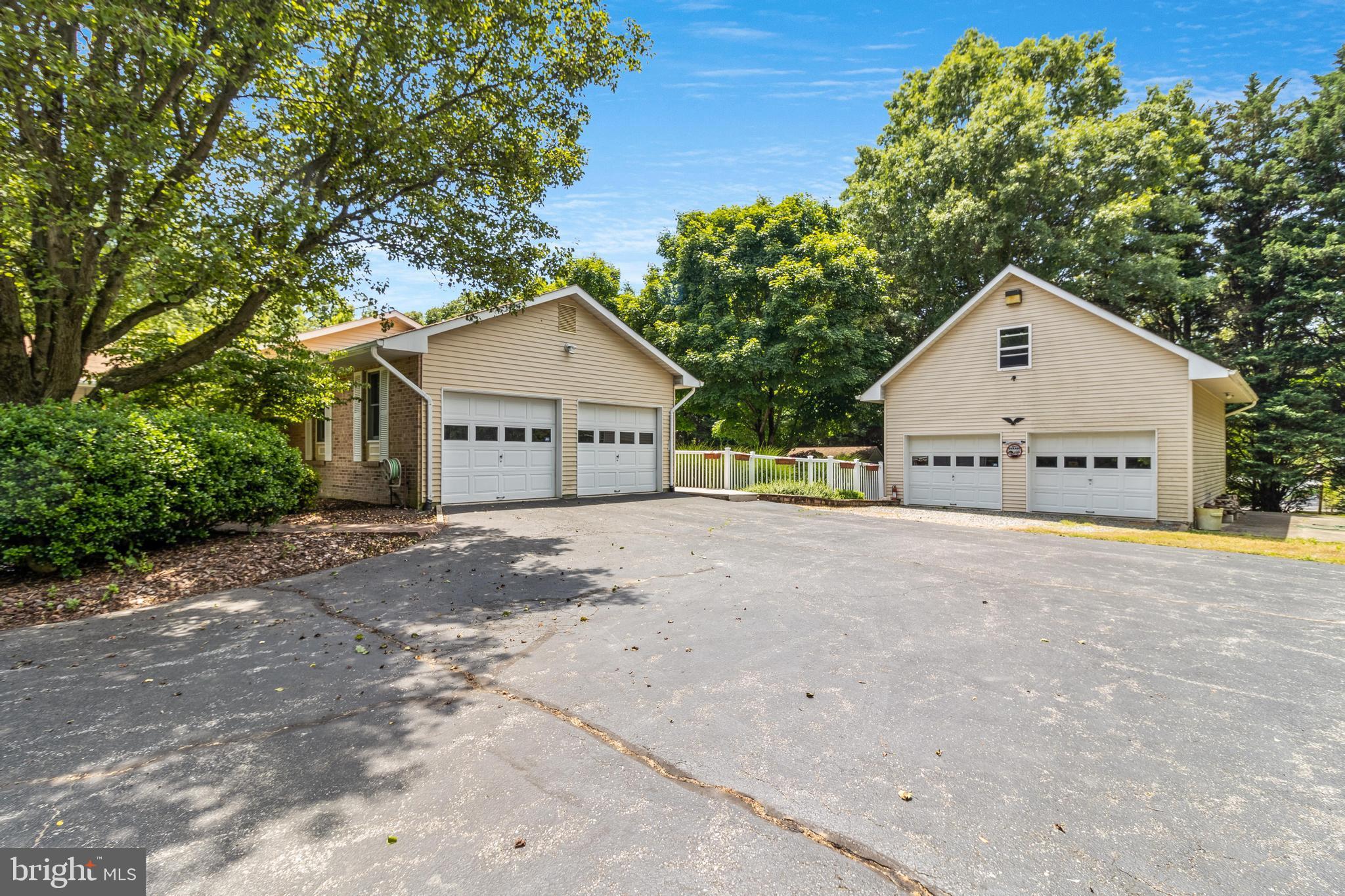 FOX DALE WOODS - Residential