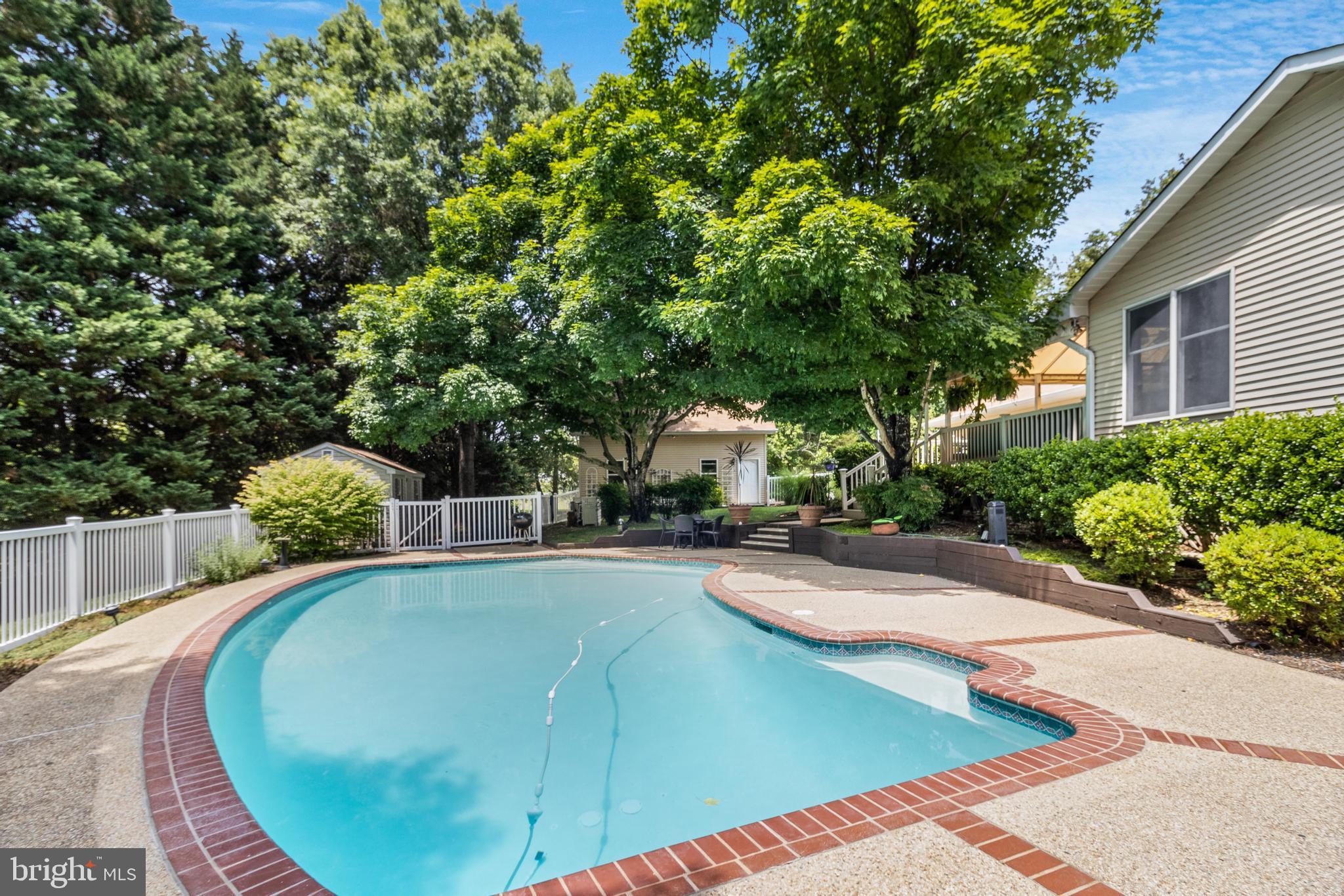 FOX DALE WOODS - Residential