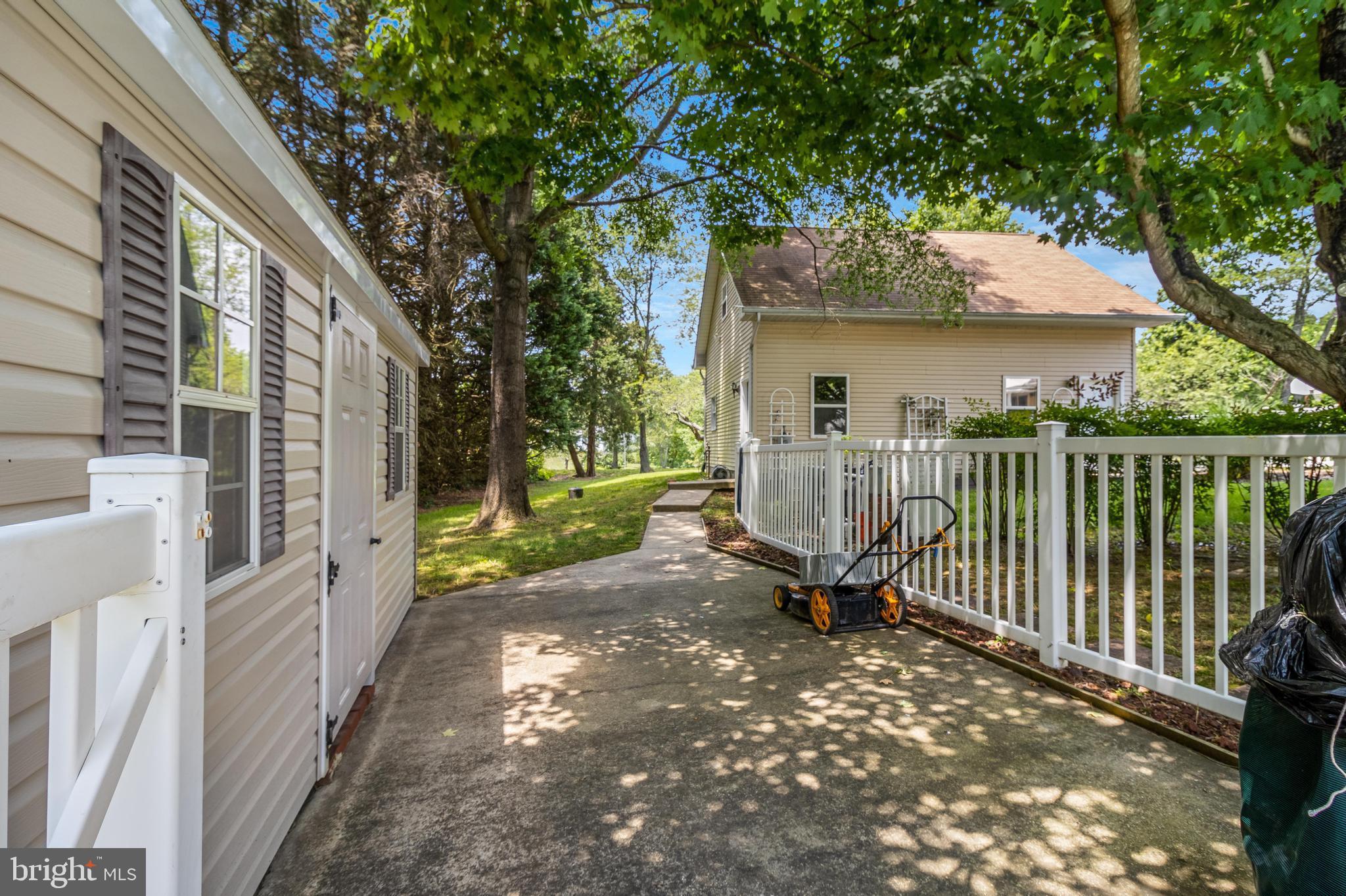 FOX DALE WOODS - Residential