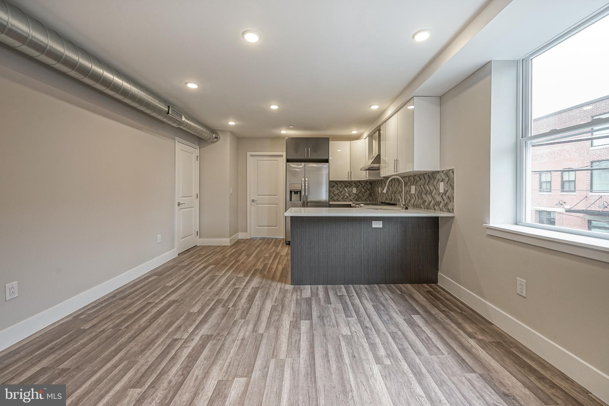 NORTHERN LIBERTIES - Commercial Sale