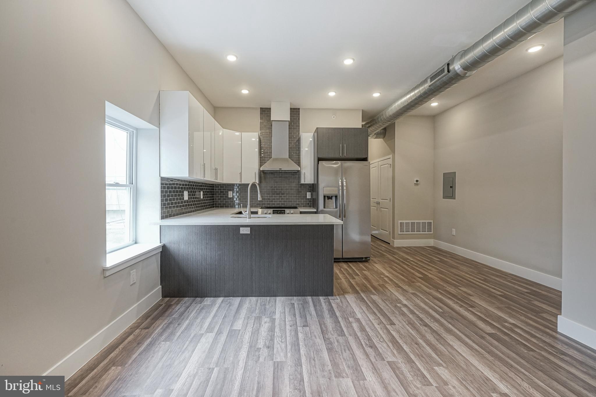 NORTHERN LIBERTIES - Commercial Sale