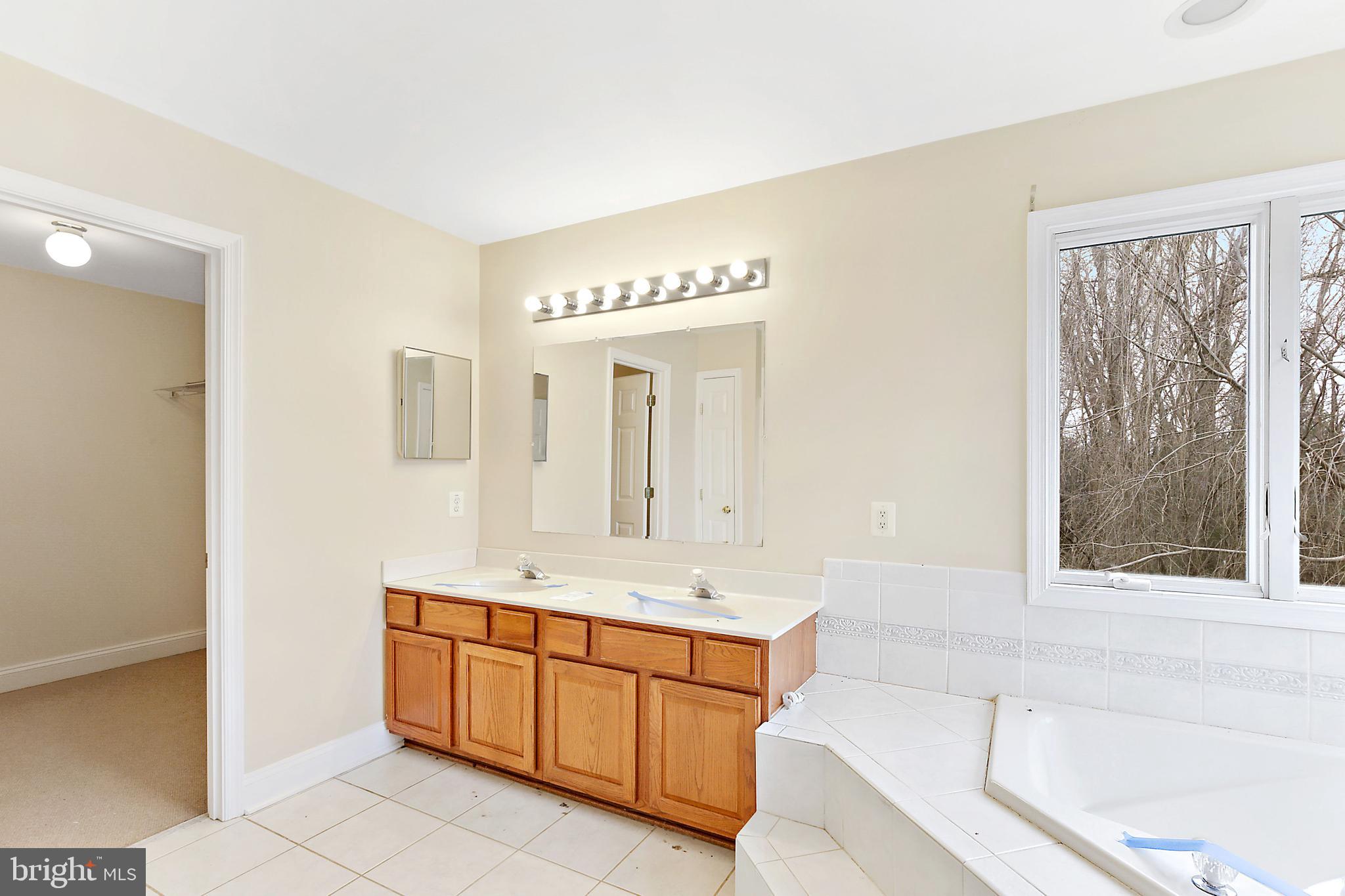 GARNETT GARTH - Residential