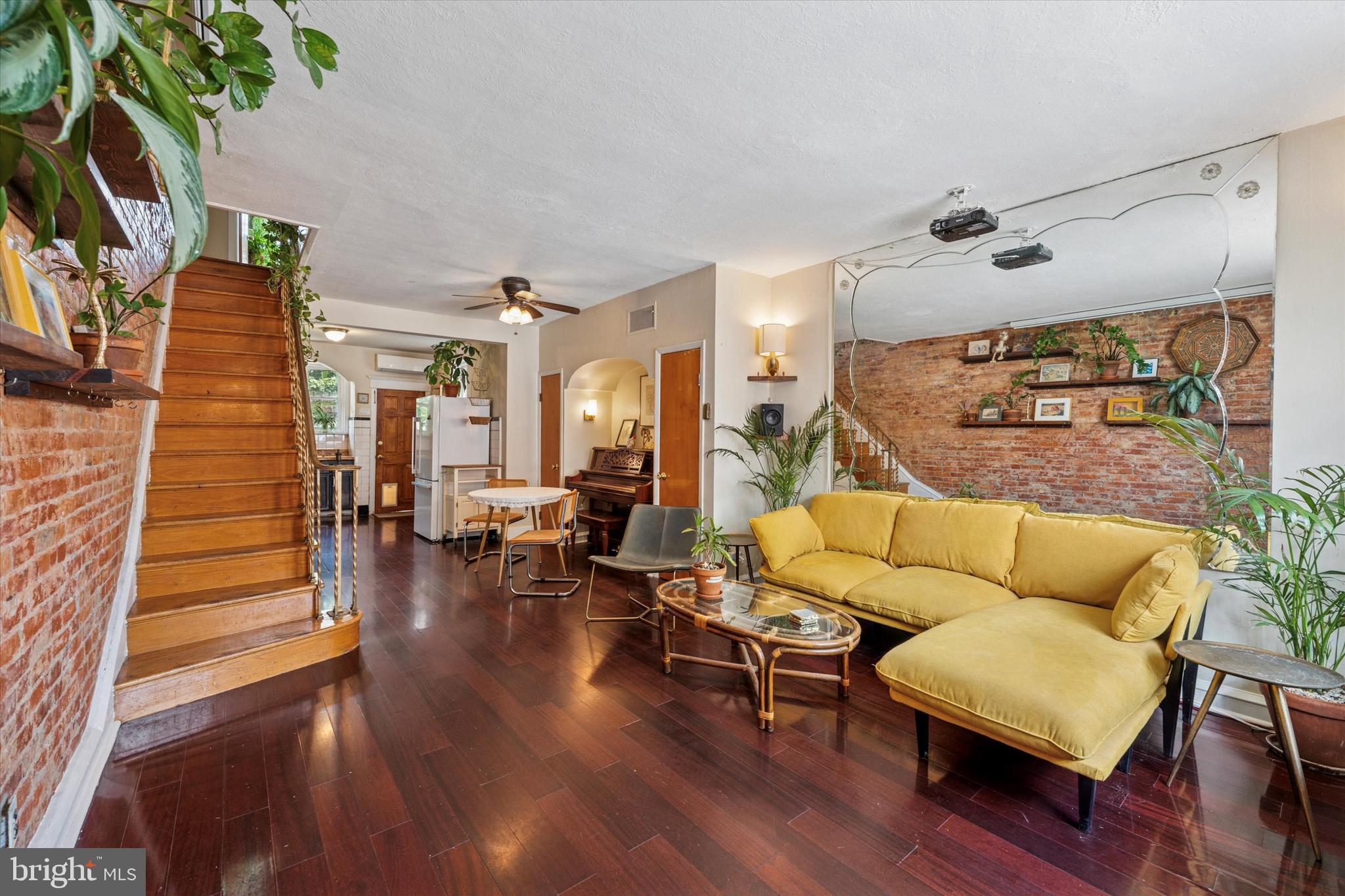 1542 EMILY STREET